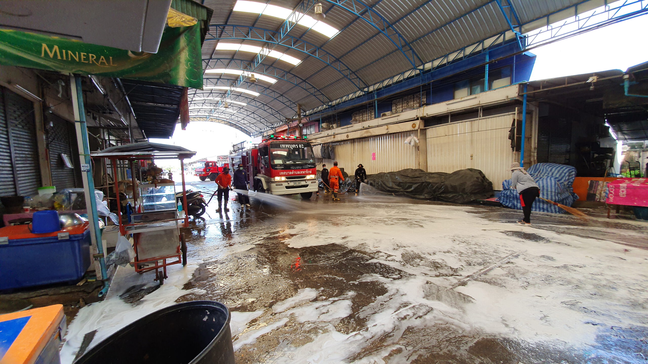 ตลาดเทพประทาน(หนามแดง)