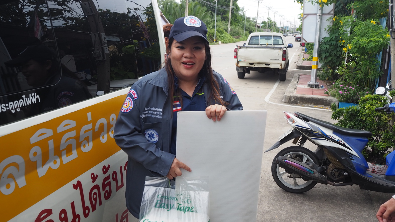 รองประธานมูลนิธิร่วมกุศลสมุทรปราการ นำถุงยังชีพเข้าช่วยเหลือบรรเทาทุกข์ผู้ป่วยสโตรก 