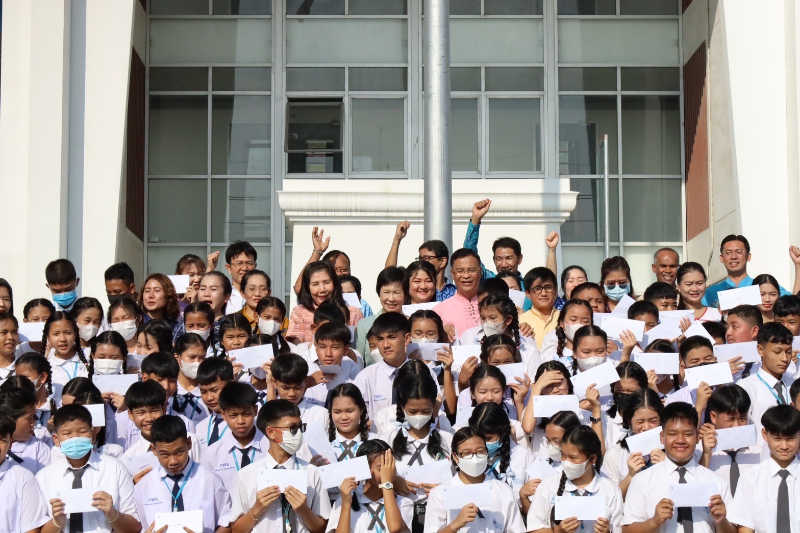 ดร.ยงยุทธ สุวรรณบุตร อดีตส.ส.สมุทรปราการมอบทุนกองทุนพัฒนากีฬาฟุตบอล