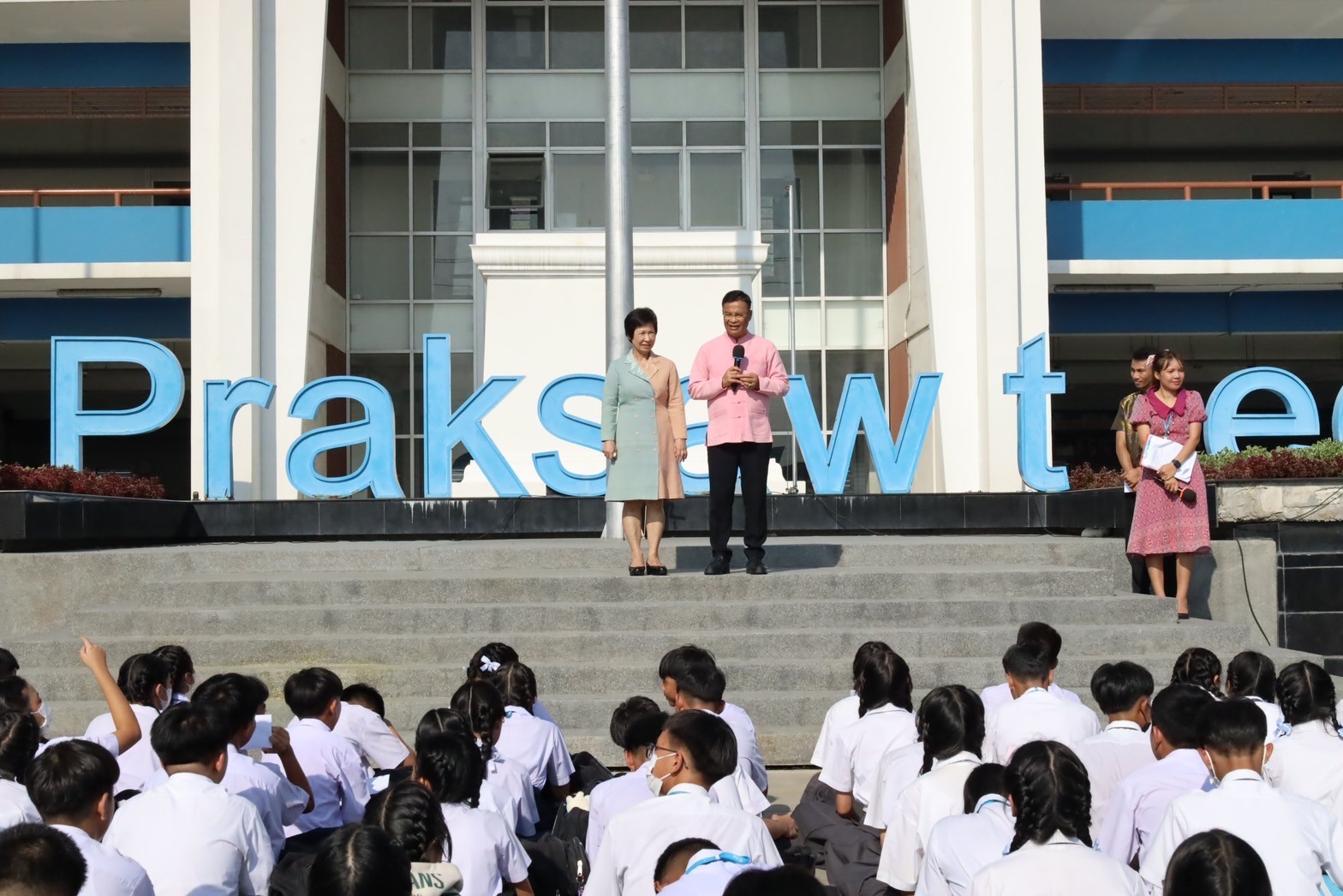 ดร.ยงยุทธ สุวรรณบุตร อดีตส.ส.สมุทรปราการมอบทุนกองทุนพัฒนากีฬาฟุตบอล