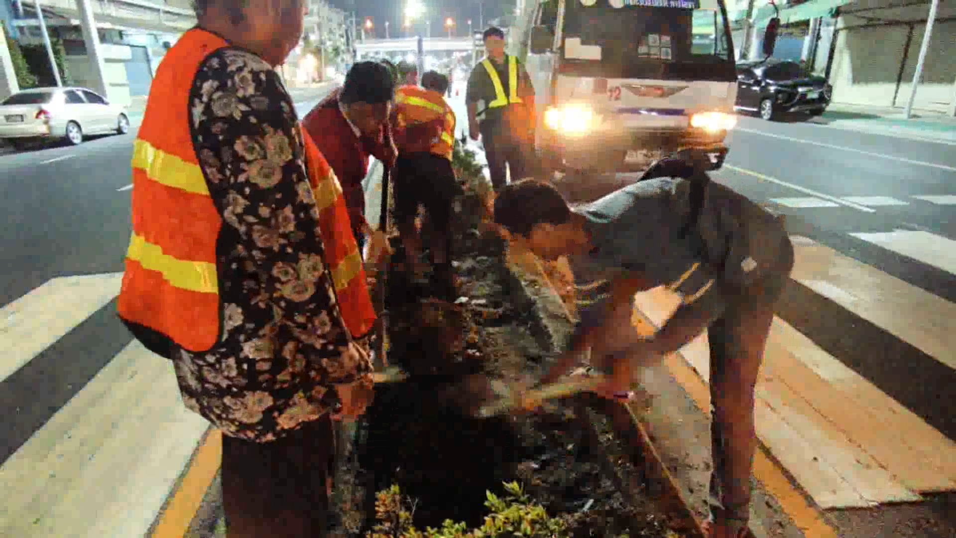 เทศบาลตำบลบางปูปรับเกาะกลางถนน