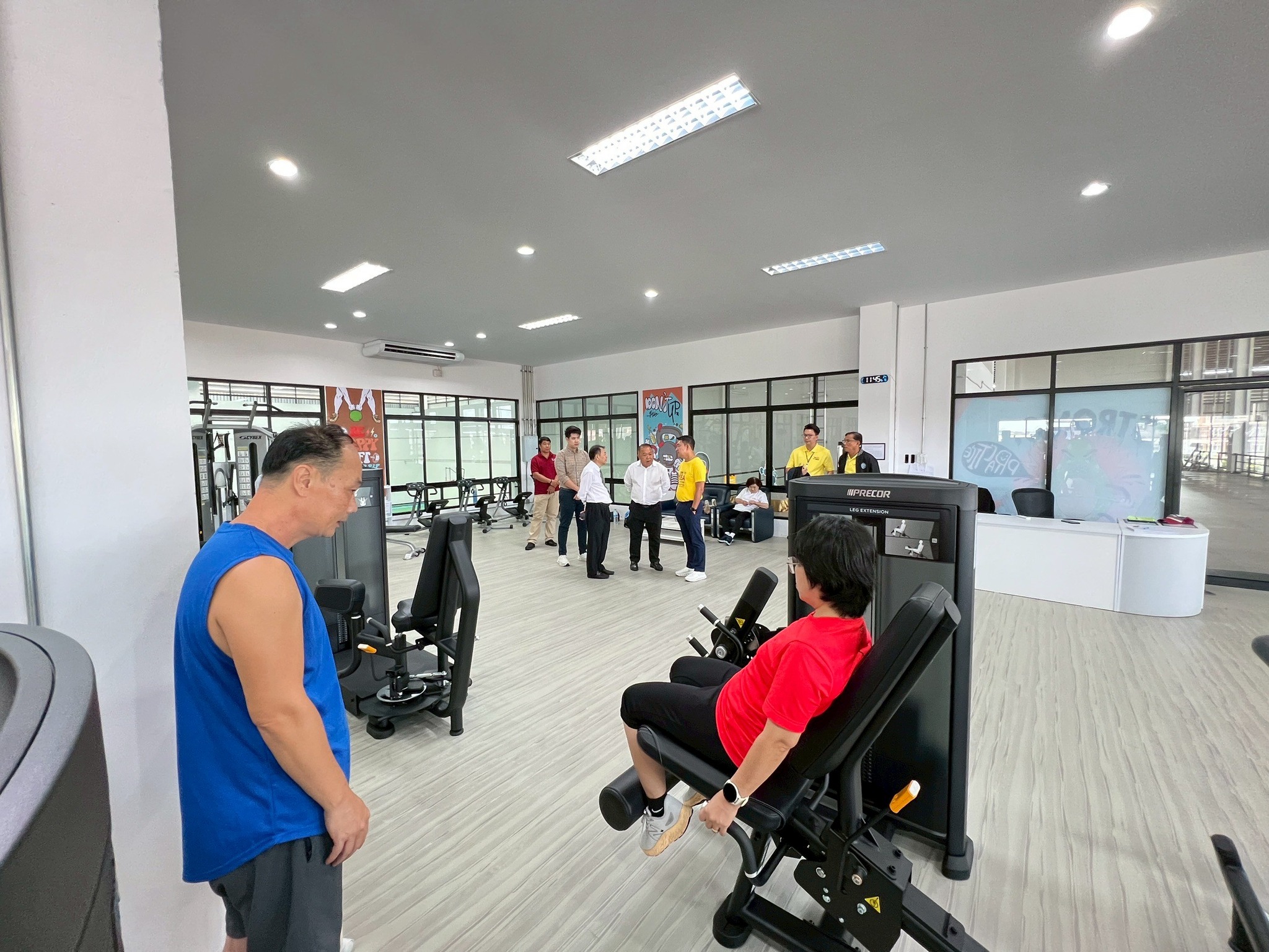 ทต.บางปู ให้การต้อนรับนายกเทศมนตรีตำบลบางบ่อ และคณะ วันที่ 18 มิถุนายน 2568 ณ สำนักงานเทศบาลตำบลบางปู นายธีรพล ชุนเจริญ นายกเทศมนตรีตำบลบางปู พร้อมด้วยรองนายกเทศมนตรี และ ผอ.กองการศึกษา ได้ให้การต้อนรับท่านพรชัย จินดาศักดิ์ชัย นายกเทศมนตรีตำบลบางบ่อ และคณะ ในโอกาสร่วมแสดงความยินดีกับท่านนายกฯ ที่เข้าดำรงตำแหน่งอย่างเป็นทางการ และได้เยี่ยมชมการดำเนินงานของห้องฟิตเนส ศูนย์กีฬาซีคอมเพล็กซ์ sea complex เทศบาลตำบลบางปู