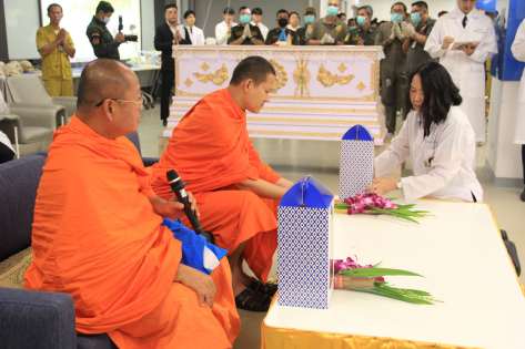 สถาบันการแพทย์จักรีนฤบดินทร์ เคลื่อนย้ายร่างอาจารย์ใหญ่ 67 ร่าง เพื่อประกอบพิธีทางศาสนา