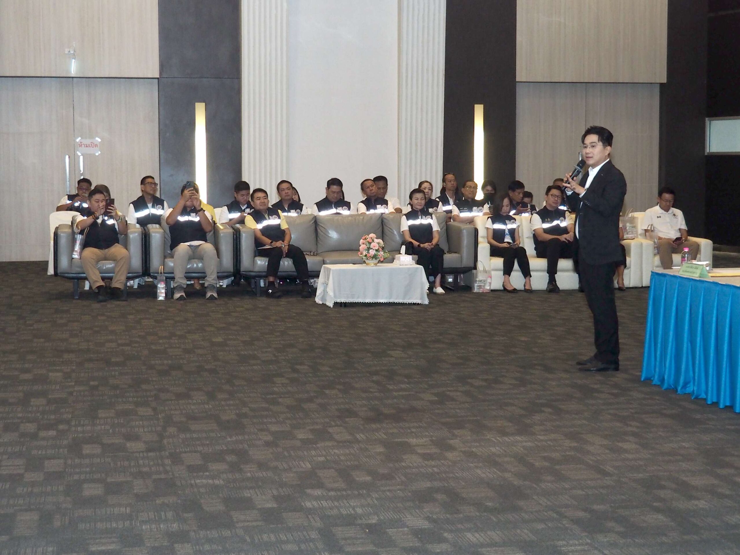 ท.ต.บางปูจัดประชุมคณะกรรมการชุมชน เชิญหมอช้าง หมอดูชื่อดัง มา บรรยายพิเศษ