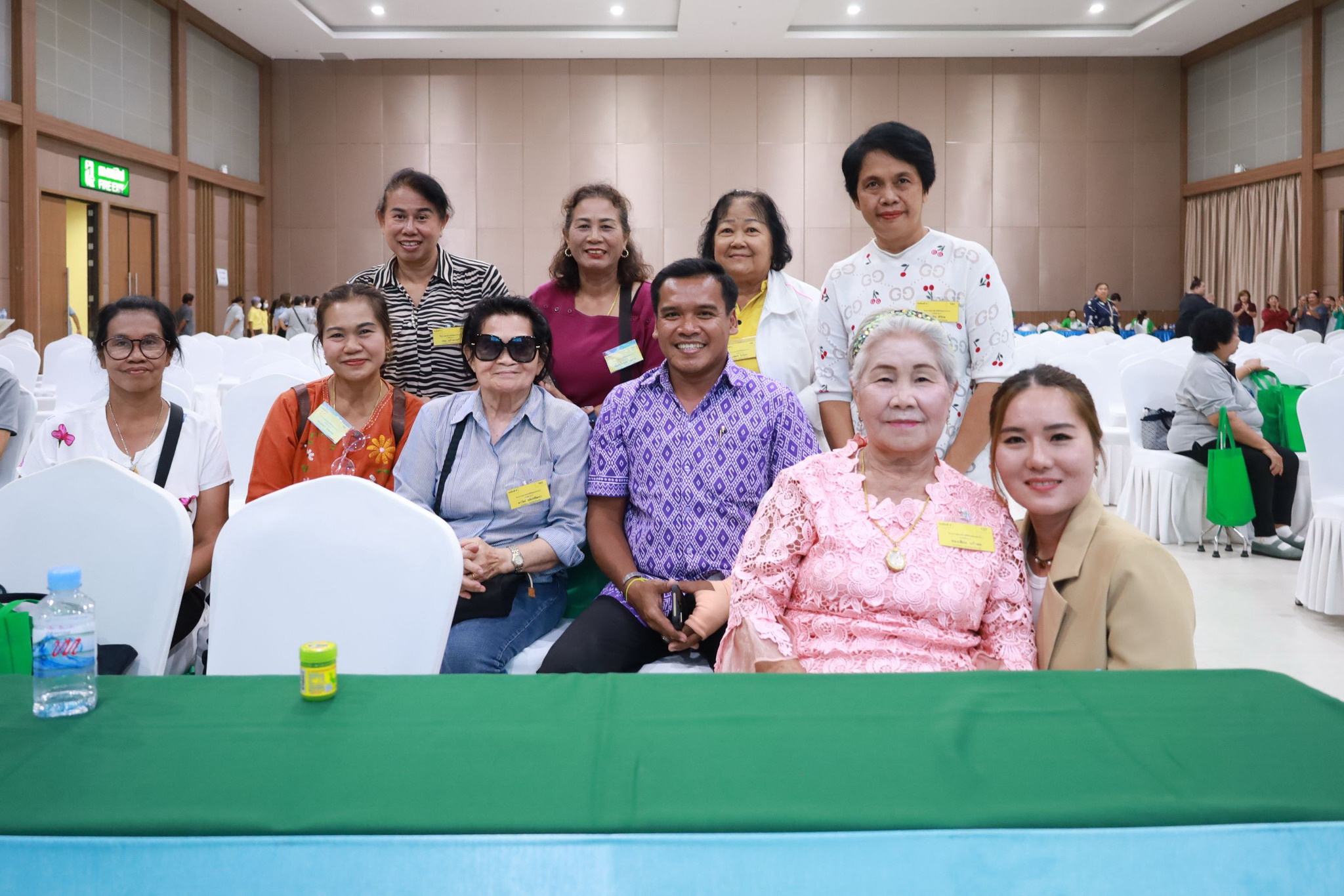 โครงการของ อบจ.สมุทรปราการ 2568 องค์การบริหารส่วนจังหวัดสมุทรปราการ ดำเนินโครงการต่างๆ อย่างต่อเนื่อง กว่า 10 โครงการ ในปี 2568 เพื่อยกระดับคุณภาพชีวิตของประชาชนทุกกลุ่มเป้าหมาย ตั้งแต่เด็ก เยาวชน ผู้สูงอายุ ไปจนถึงผู้พิการ ภายใต้วิสัยทัศน์ “พัฒนาคน พัฒนาสังคม สู่สมุทรปราการที่ยั่งยืน” โครงการประชาชนเข้มแข็งต้านภัยยาเสพติด ประจำปี 2568 องค์การบริหารส่วนจังหวัดสมุทรปราการ โดยศูนย์ปฏิบัติการป้องกันและปราบปรามยาเสพติด ป้องกันอันตรายจากภัยยาเสพติ “อบจ. บ้าน วัด โรงเรียน ร่วมประสานต้านภัยยาเสพติด”ร่วมมือกันดำเนินการสร้างภูมิคุ้มกันให้แก่เด็กและเยาวชน ตระหนักถึงโทษภัยของยาเสพติด ด้วยการปลูกฝังคุณธรรม จิตสำนึก รวมทั้งการมีส่วนร่วมในการแก้ไขปัญหายาเสพติดงานทุกสถาบัน โครงการนี้จะเป็นอีกก้าวสำคัญในการปกป้องอนาคตของชาวสมุทรปราการ จากภัยเงียบที่เราทุกคนต้องร่วมมือ ระหว่างวันที่ 1-3 กรกฏาคม 2568 ณ สวนนงนุชพัทยา ตำบลนาจอมเทียน อำเภอสัตหีบ จังหวัดชลบุรี