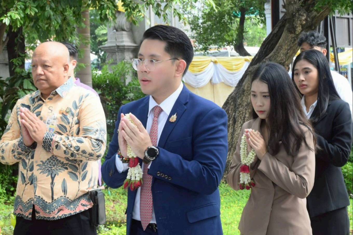 เปิดชื่อคณะทำงานรัฐมนตรีว่าการกระทรวงมหาดไทย ตามคำสั่งกระทรวงมหาดไทย ที่ ๒๒๐๐/๒๕๖๘เรื่อง แต่งตั้งคณะทำงานของรัฐมนตรีว่าการกระทรวงมหาดไทย โดยมีหน้าที่สนับสนุน ส่งเสริม การทำงานเพื่อให้การปฏิบัติราชการเป็นไปอย่างมีประสิทธิภาพ เกิดประโยชน์สูงสุดต่อทางราชการ และสอดคล้องกับหลักเกณฑ์และวิธีการบริหารกิจการบ้านเมืองที่ดีลงวันที่ 25 กรกฎาคม 2568 ซึ่งในคำสั่งปรากฏชื่อ นายประเมศฐ์ พิชญ์พันธ์เดชา นักกิจกรรมชาวสมุทรปราการ รางวัลเยาวชนดีเด่นแห่งชาติ ผู้ช่วยของนายชนินทร์ รุ่งธนเกียรติ เลขา มท.1 โดยนายประเมศฐ์ เคยทำหน้าที่หลากหลายตำแหน่งทั้งในด้านบริหาร อาทิ อนุกรรมการขับเคลื่อนการเชื่อมโยงประโยชน์จากการลงทุนสู่การพัฒนาพื้นที่และชุมชน ภายใต้คณะกรรมการนโยบายเขตพัฒนาพิเศษภาคตะวันออก (EEC) คณะทำงานของรองนายกรัฐมนตรี และด้านนิติบัญญัติ เคยดำรงตำแหน่ง ผู้ชำนาญการประจำตัวของ สส. ชนินทร์ รุ่งธนเกียรติ และเป็นเลขานุการคณะกรรมาธิการการคุ้มครองผู้บริโภค และกรรมาธิการวิสามัญร่าง พรบ. การออมแห่งชาติ ในสัดส่วนโควตาพรรคเพื่อไทย อีกด้วย