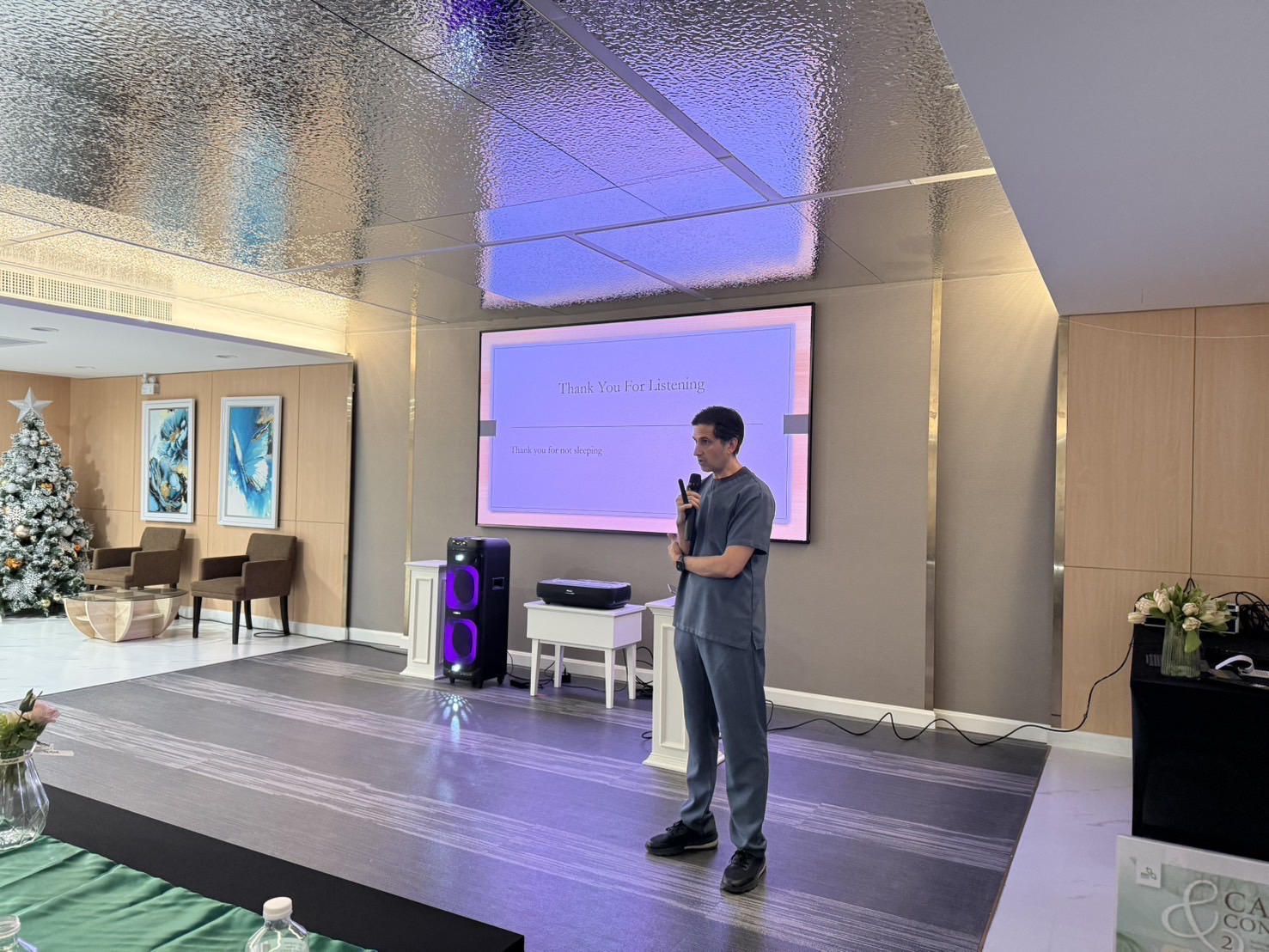 BBH Hospital จัดงาน “Care & Connect 2” — Unlocking New Perspectives! .เมื่อวันที่ 28 ตุลาคมที่ผ่านมา โรงพยาบาล BBH จัดกิจกรรม “Care & Connect” ครั้งที่ 2 ภายใต้แนวคิด Building the Future of Healthcare Together with Our Valued Partners เพื่อเปิดมุมมองใหม่แห่งการดูแลสุขภาพเชิงรุก และสร้างเครือข่ายพันธมิตรทางสุขภาพ.ไฮไลต์ภายในงาน Health Talk โดยทีมแพทย์ผู้เชี่ยวชาญ • แพทย์หญิงกุสุมา คุณาวงษ์กฤต แพทย์เฉพาะทางด้านเวชศาสตร์ฟื้นฟู หัวข้อ From Practice to Personal: Experiencing DFPP for Better Health • นายแพทย์วรวิทย์ กิติศักดิ์รณกรณ์ แพทย์ผู้เชี่ยวชาญด้านสมุทัยเวชศาสตร์และเวชศาสตร์ป้องกัน หัวข้อ Proactive Health for Sustainable Success • นายแพทย์นิวิธ กาลรา แพทย์ผู้เชี่ยวชาญโรคหัวใจและหลอดเลือด หัวข้อ Balance Your Heart, Balance Your Health – A Holistic Approach to Cardiac Care ปิดท้ายด้วยกิจกรรม Lucky Draw มอบรางวัลพิเศษ V-ST Facial Tightening Package มูลค่า 4,000 บาท จำนวน 3 รางวัล .