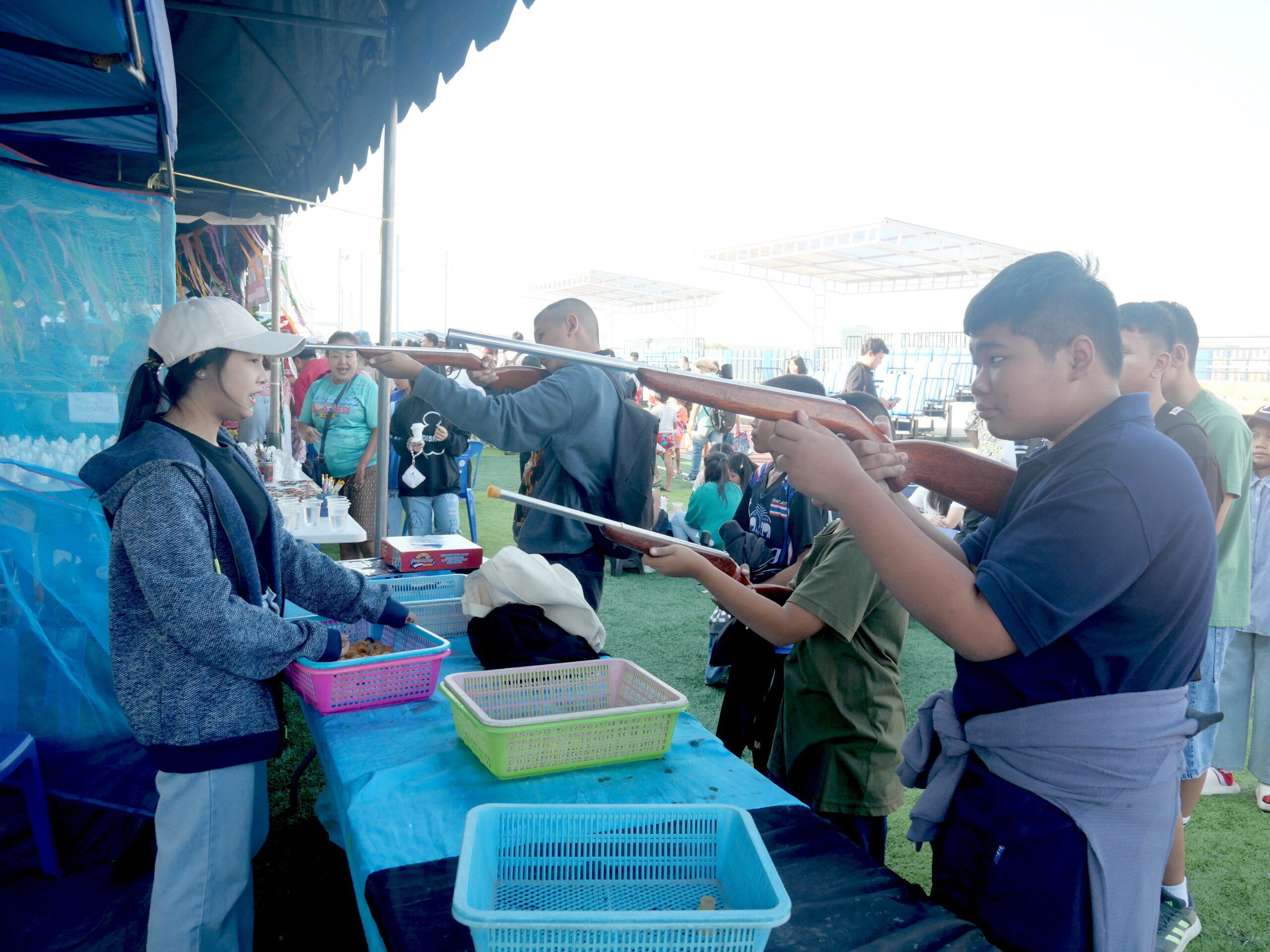 ท.ต.แพรกษาจัดงานวันเด็กลุ้นจับรางวัลทีวีตู้เย็นเด็กๆชอบใจ