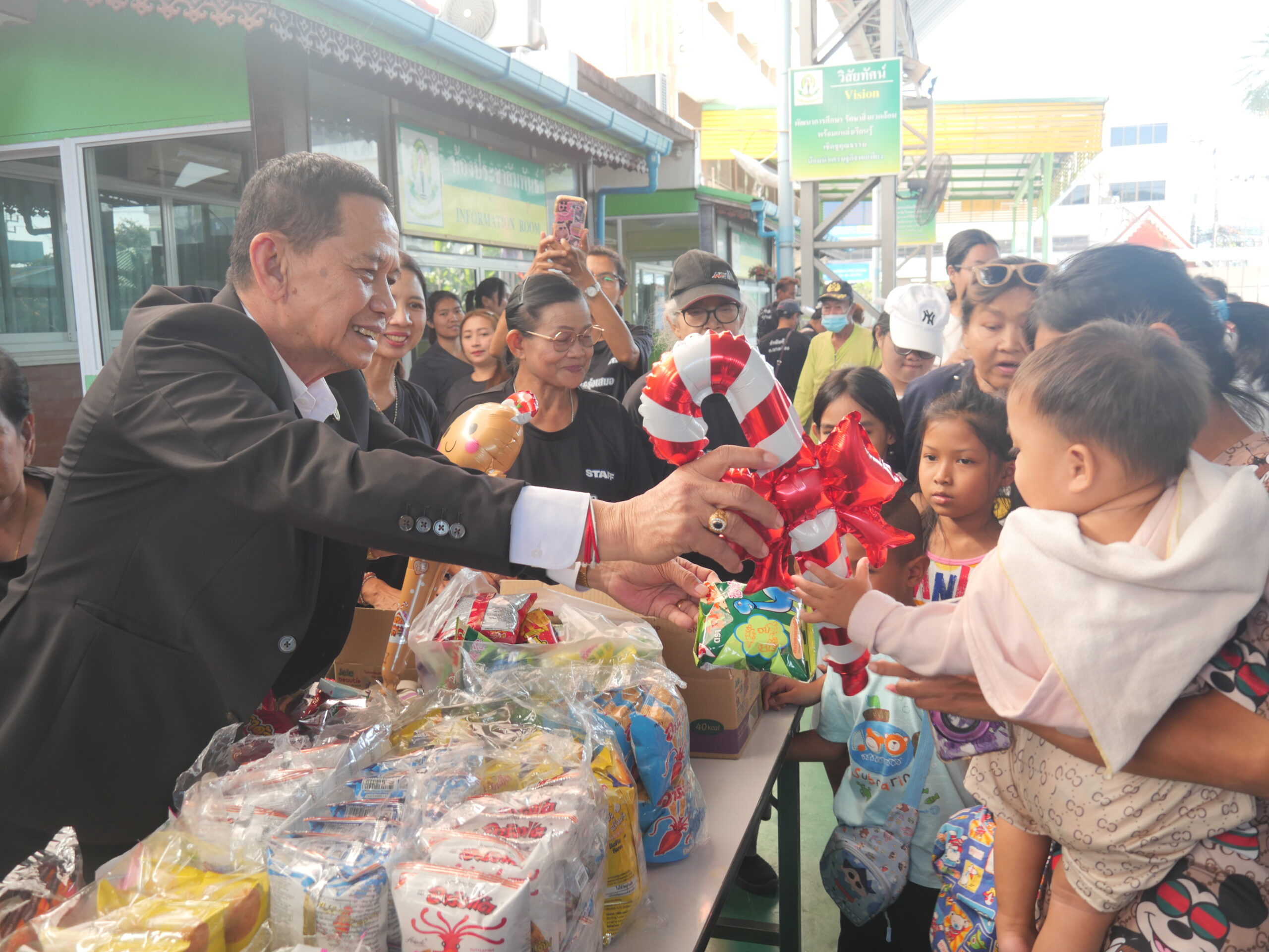 กำนันตำบลบางเมือง ร่วมกับฝ่ายปกครอง คณะกรรมการชุมชน และคณะครูโรงเรียนคลองมหาวงก์ จัดกิจกรรมงานวันเด็กแห่งชาติ ประจำปี 2569