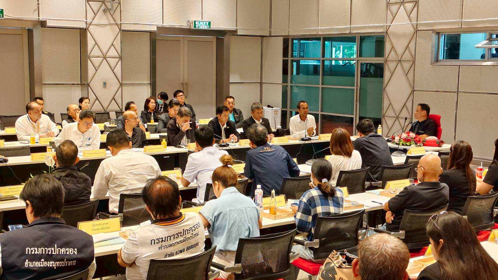 วันที่ 24 มีนาคม 2569 นายวัฒนา เจริญจิต นายอำเภอเมืองสมุทรปราการเป็นประธานในการประชุมคณะกรรมการร่วมติดตามตรวจสอบการดำเนินงานด้านสิ่งแวดล้อมและการพัฒนาคุณภาพชีวิตชุมชนโรงไฟฟ้าพระนครใต้ (ประชุมไตรภาคี) ครั้งที่ 1 ประจำปี 2569 ณ ห้องประชุม Auditorium อาคารที่ทำการโรงไฟฟ้าพระนครใต้ โดยมีนายรังสิต แก้วหวังสกูล ผู้อำนวยการโรงไฟฟ้าพระนครใต้ ให้การต้อนรับ  ในการประชุมมีการรายงานผลการดำเนินงานของโรงไฟฟ้าพระนครใต้ ในเดือนกรกฎาคม-ธันวาคม 2569  อาทิ ด้านคุณภาพสิ่งแวดล้อม กิจกรรมประชาสัมพันธ์ ชุมชนสัมพันธ์ และการพัฒนาคุณภาพชีวิต รวมถึงโครงการต่างๆที่ส่งเสริมด้านสิ่งแวดล้อมร่วมกับชุมชน  นอกจากนี้ยังได้เปิดโอกาสให้ผู้เข้าร่วมประชุมให้ข้อเสนอแนะในการปรับปรุงกิจกรรมที่ดำเนินงานร่วมกับชุมชนในพื้นที่รอบโรงไฟฟ้าพระนครใต้ เพื่อให้ได้ประโยชน์สูงสุดต่อประชาชนในพื้นที่