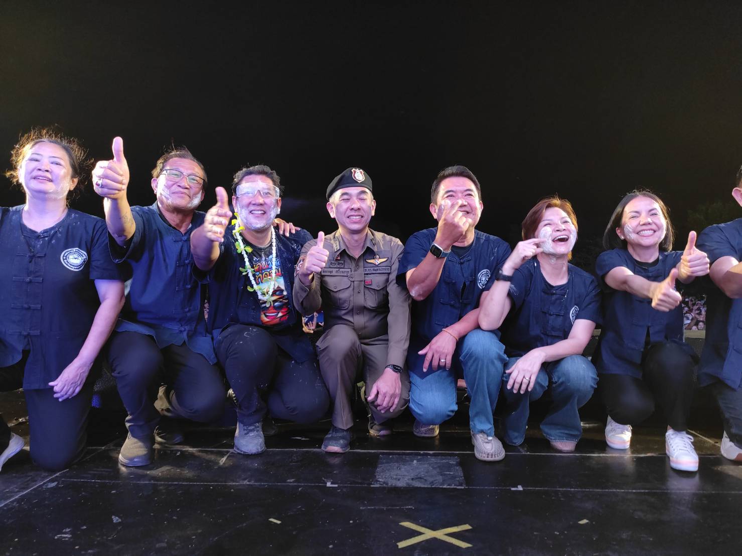 ท.ต.บางปูจัดงาน“วิถีน้ำ วิถีไทย มนต์เสน่ห์บางปู”ส่งท้ายสงกรานต์ เทศบาลตำบลบางปู จ.สมุทรปราการ จัดงานสืบสานประเพณีวัฒนธรรม ภูมิปัญญาท้องถิ่น “วิถีน้ำ วิถีไทย มนต์เสน่ห์บางปู” ร่วมอนุรักษ์มรดกแห่งวัฒนธรรมของชาว “บางปู” ให้กลายเป็นสมบัติอันทรงคุณค่า พร้อมส่งต่อให้เยาวชนคนรุ่นใหม่ เทศบาลตำบลบางปู จังหวัดสมุทรปราการ เมื่อเวลา 19.30น.วันที่ 26 เมษายน 2569 นายธีรพล ชุนเจริญ นายกเทศมนตรีตำบลบางปู พร้อมคณะผู้บริหารเทศบาลร่วมกันเปิดงาน “วิถีน้ำ วิถีไทย มนต์เสน่ห์บางปู” สืบสานประเพณี ภูมิปัญญาท้องถิ่น หนึ่งเดียวในโลก ท่ามกลางทัศนียภาพริมน้ำอันงดงามและความอุดมสมบูรณ์ของระบบนิเวศชายฝั่งบางปู พร้อมโชว์ศักยภาพการก้าวสู่หมุดหมายท่องเที่ยวเตรียมผลักดัน หาดอมรา เป็นแลนด์มาร์คแห่งใหม่ของจังหวัดสมุทรปราการ ณ วงเวียนหาดอมรา ถนนท้ายบ้าน อำเภอเมืองฯ จังหวัดสมุทรปราการ ภายในงานนำเสนอความโดดเด่นของ “บางปู” สถานที่สำคัญของจังหวัดสมุทรปราการและของประเทศไทย ซึ่งมีประวัติความเป็นมายาวนานกว่า 90 ปี ภายใต้แนวคิดหลักที่มี “น้ำ” เป็นจุดเชื่อมความสุข ได้แก่ ศรัทธาแห่งน้ำ ความสนุกแห่งน้ำ และ ภูมิปัญญาแห่งน้ำ ผ่านพิธีกรรมทางศาสนา กิจกรรมนันทนาการ การแสดงความกตัญญูกตเวทิตา การละเล่นพื้นบ้าน การแสดงมหรสพ ซุ้มนิทรรศการ และ การออกร้านค้าชุมชน อาหารท้องถิ่น ของดีบางปู เป็นต้น ปิดท้ายค่ำคืนด้วยคอนเสิร์ตจากศิลปินคุณภาพ Blackhead, ซูเปอร์เตย,บังนัส แอนด์ ฟิวเจอร์แบนด์, และต้นข้าว สุปรียา โดยการจัดการครั้งนี้ถือเป็นครั้งแรก แต่พบว่าได้มีประชาชนหลั่งไหลมาร่วมงานกันอย่างล้นหลาม ถือว่าประสบความสำเร็จเป็นอย่างมาก เมื่อการจัดงานประสบความสำเร็จ ทางเทศบาลตำบลบางปูก็จะพิจารณา ให้เป็นการประเพณีการจัดงานที่สำคัญเป็นประจำทุกปีโดยมีวัฒนธรรมการรดน้ำดำหัวการเล่นน้ำสงกรานต์ให้ชาวบ้านได้สนุกสนานกับวงดนตรีและศิลปินมากมาย หรือที่ชาวบ้านเรียกงานนี้ว่า “งานไหลหาดอมรา”