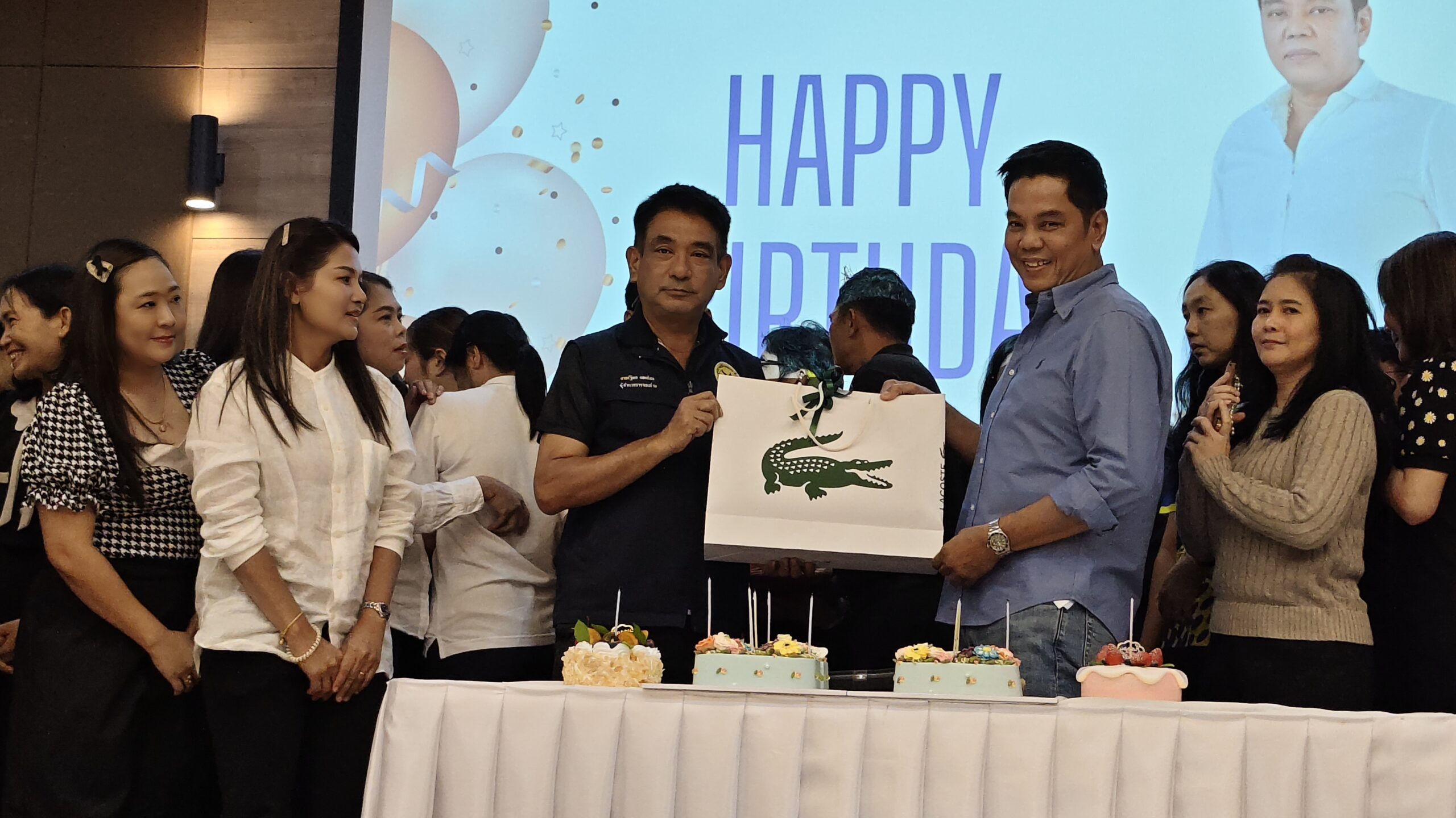 กองสวัสดิการสังคม เทศบาลเมืองแพรกษาใหม่ ร่วมกับโรงเรียนผู้สูงอายุแพรกษาใหม่ จัดงานวันคล้ายวันเกิด ให้นายอำนวย บุญริ้ว นายกเทศมนตรีเมืองแพรกษาใหม่