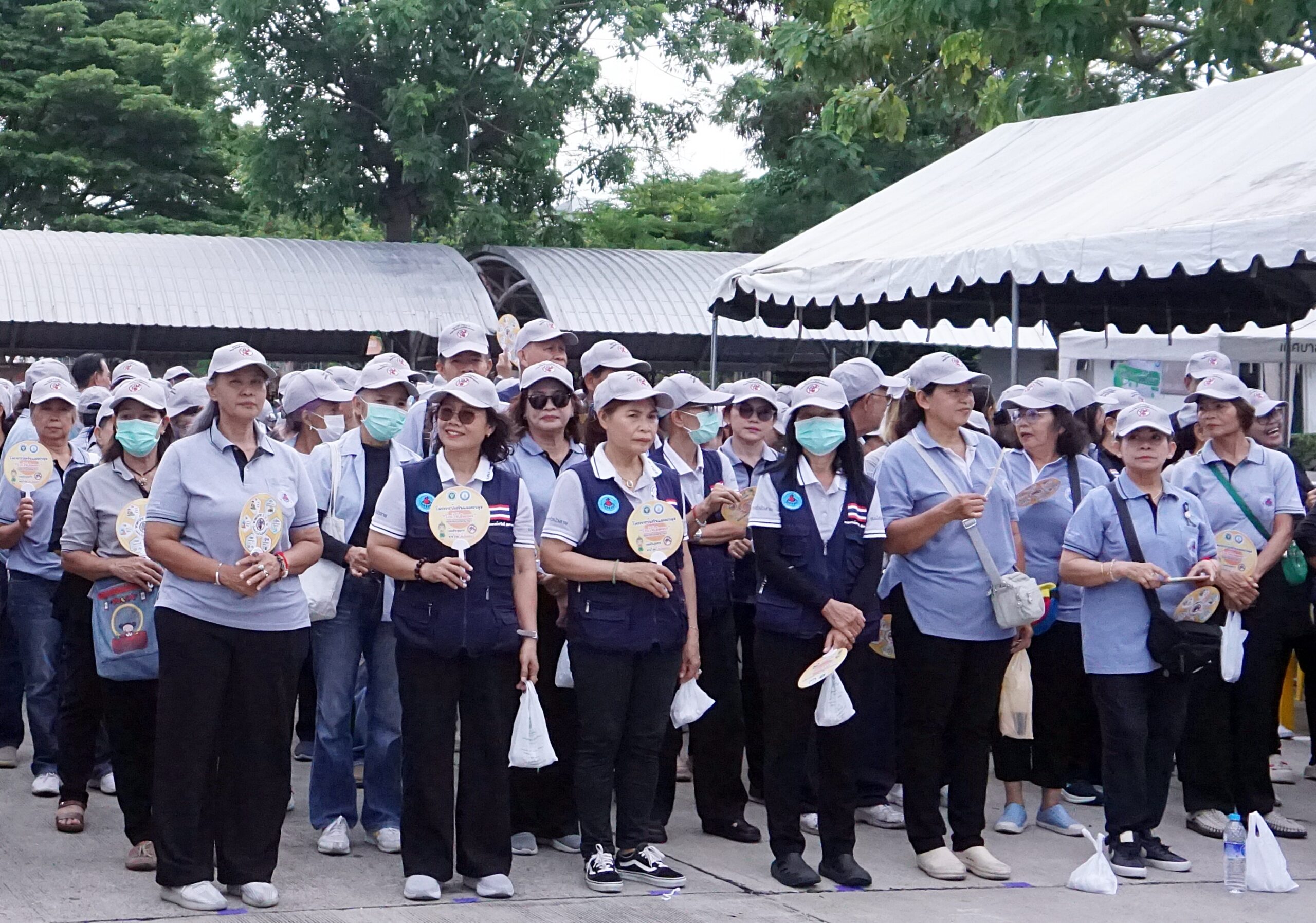 เทศบาลตำบลบางเมือง จัดกิจกรรมเดินรณรงค์ป้องกันและควบคุมโรคไข้เลือดออก