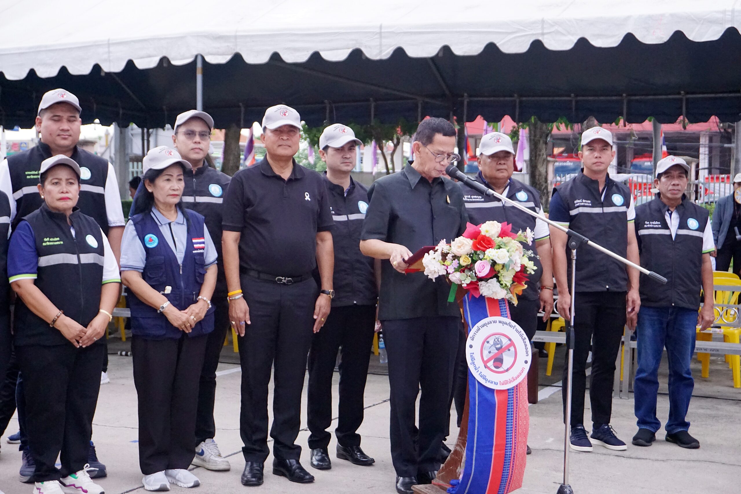 เทศบาลตำบลบางเมือง จัดกิจกรรมเดินรณรงค์ป้องกันและควบคุมโรคไข้เลือดออก