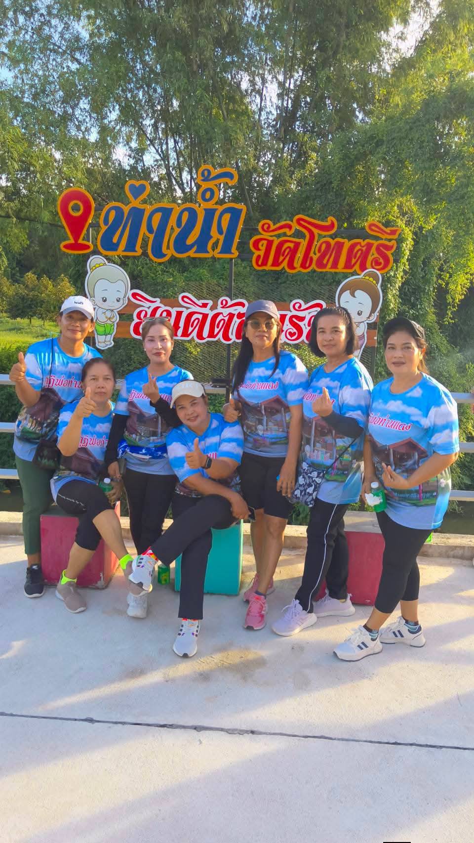 นครศรีธรรมราช..รำลึกพ่อท่านแดงวัดโทตรี จัด3 กิจกรรมใหญ่พัฒนาวัด            ที่ วัดโทตรี อ.นบพิตำ จ.นครศรีธรรมราช  นายอภิวัชร์  มีทุ่ม นายอำเภอนบพิตำ เป็นประธานเปิดงานทำบุญประจำปีพ่อท่านแดง ปี2569  โดยมี กำนันผู้ใหญ่บ้าน ในเขต อ.นบพิตำ ร่วมถึงชาวบ้านใกล้เคียงร่วมงาน        ด้าน นายอมร อู่ทองคำ ผู้ใหญ่บ้าน ม.7 ต.กะหรอ   กล่าวว่า งานทำบุญประจำปีพ่อท่านแดง ซึ่งเป็นพระเกจิ ที่ชาวบ้านใน อ.พบพิตำ เคารพนับถือมายาวนานตั้งแต่รุ่นปู่ย่าตายยาย  จัดขึ้นเป็นประจำทุกปี ในช่วงเดือนมิถุนายน ในปีนี้จัดขึ้นในวันที่ 27-28 มิ.ย.2569  ซึ่งปีนี้ถือว่ายิ่งใหญ่กว่าทุกปี  เนื่องจากได้รวม 3 กิจกรรมเข้าด้วยกัน คือ พิธีบวงสรวงพ่อท่านแดง  ทอดผ้าป่าสามัคคี   และเดิน-วิ่งเพื่อการกุศล ซึ่งจัดให้มีขึ้นในปีแรก   เมื่อ3 กิจกรรมรวมเข้าด้วยกัน  การรำลึกถึงพ่อท่านแดง   การพัฒนาวัด  และ การส่งเสริมให้คนใน  ต.กะหรอ และใกล้เคียงได้ออกกำลังกายส่งเสริมความสามัคคี  ทำให้ในปีนี้ งานคึกคักเป็นอย่างมาก                  สำหรับประวัติพ่อท่านแดง  หรือพระอธิการแดง จันทสโร วัดโทตรี อ.นบพิตำ จ.นครศรีธรรมราช พ่อท่านแดง  เกิดเมื่อวันที่ 19 พ.ย.2442 ที่บ้านโคกหว้า อ.ท่าศาลา จ.นครศรีธรรมราช เป็นบุตรของนายหนูและนางซังเนื่องจากมารดาไม่มีน้ำนม จึงถูกยกให้เป็นบุตรบุญธรรมของ นางทองดำ (หมอตำแย) ซึ่งเลี้ยงดูท่านด้วยความรักจนท่านเข้าใจว่าเป็นมารดาแท้ๆ เมื่อโตขึ้นได้ไปเรียนหนังสือที่วัดท่าสูงกับอาจารย์เฉย แต่อยู่ถึง 7-8 ปี ก็ยังอ่านไม่ออกเขียนไม่ได้ จนอาจารย์และแม่บุญธรรมคิดว่าเป็นคนเรียนไม่เก่ง จึงให้ออกจากวัดกลับไปช่วยงานที่บ้าน   เมื่ออายุครบใน ปี พ.ศ. 2463 ได้กลับไปบวชที่วัดท่าสูง โดยมี พระครูวิสุทธิจารี วัดจันพอ เป็นพระอุปัชฌาย์ ได้รับฉายาว่า "จันทสโร" (ตัดคำว่า "ไข่" ออกจากชื่อเดิม เหลือเพียง "พระแดง") แม้ท่านจะอ่านหนังสือไม่ออก แต่เมื่อต้องเรียนบทสวดมนต์ ท่านใช้การ "เรียนทางหู" คือนอนฟังเพื่อนภิกษุสวด ท่านกลับทรงจำบทสวดมนต์และพระธรรมวินัยได้อย่างแม่นยำและรวดเร็วกว่าคนที่อ่านหนังสือออกเสียอีก ต่อมาพ่อท่านแดงได้รับนิมนต์ไปรักษาการวัดโคกเหล็กซึ่งในขณะนั้นเป็นวัดร้างกลางป่า ท่านทำงานหนักทั้งกลางวันกลางคืนในการถางป่า ปลูกไม้ผลและพืชอาสิน โดยมี นายแพบ ลูกศิษย์คู่บารมีเป็นหัวเรี่ยวหัวแรงสำคัญกิตติศัพท์ความศักดิ์สิทธิ์ของพ่อท่านแดงเคยถูกควายดุและ "อ้ายนิล" โคถึกที่ท่านเลี้ยงไว้ใช้งาน) ขวิดและแทงอย่างแรงจนกระเด็นตกป่า แต่ร่างกายของท่านกลับ ไม่มีบาดแผลใดๆ มีเพียงรอยช้ำและถลอกเล็กน้อย ทำให้ชาวบ้านเลื่อมใสศรัทธาในความศักดิ์สิทธิ์อย่างมาก และนิยมมาบนบาน โดยเฉพาะเรื่องหมูไข้ ควายหาย และความเจ็บป่วย           จากนั้น ในปี พ.ศ. 2490 พ่อท่านแดงพร้อมด้วยนายแพบและอ้ายนิล ได้เดินทางมารับตำแหน่งสมภารวัดโทตรี ขณะนั้นมีสภาพรกร้างและชำรุดทรุดโทรมมาก ท่านทุ่มเทแรงกายและสละปัจจัยส่วนตัว ร่วมกับศรัทธาชาวบ้าน พัฒนาวัดโทตรีอย่างต่อเนื่องยาวนานถึง 20 ปี  เช่น บูรณะและสร้างพระประธานในอุโบสถ ก่อสร้างกุฏิหลังใหญ่คอนกรีตและโรงครัว  สร้างโรงธรรม ศาลากลางวัด และซ่อมแซมเสนาสนะที่เสียหายจากวาตภัยภาคใต้   พ่อท่านแดงเริ่มอาพาธเมื่อปลายปี พ.ศ. 2509  แต่ยังคงฝืนร่างกายคุมงานก่อสร้างและบำรุงวัดไม่หยุดหย่อน จนกระทั่งมรณภาพอย่างสงบเมื่อ วันที่ 20 พย.. 2510  สิริอายุได้ 68 ปี            คุณธรรมที่เป็นอนุสรณ์ พ่อท่านแดงเป็นพระภิกษุผู้เป็น "นักพัฒนา" อย่างแท้จริง ท่านไม่ยึดติดในทรัพย์สินเงินทอง สละปัจจัยทั้งหมดเพื่อพระพุทธศาสนา มีเมตตาสูง และมีพลังจิตที่เข้มขลัง เป็นที่เคารพศรัทธาอย่างสูงยิ่งของชาวนบพิตำและจังหวัดนครศรีธรรมราชตราบจนปัจจุบัน