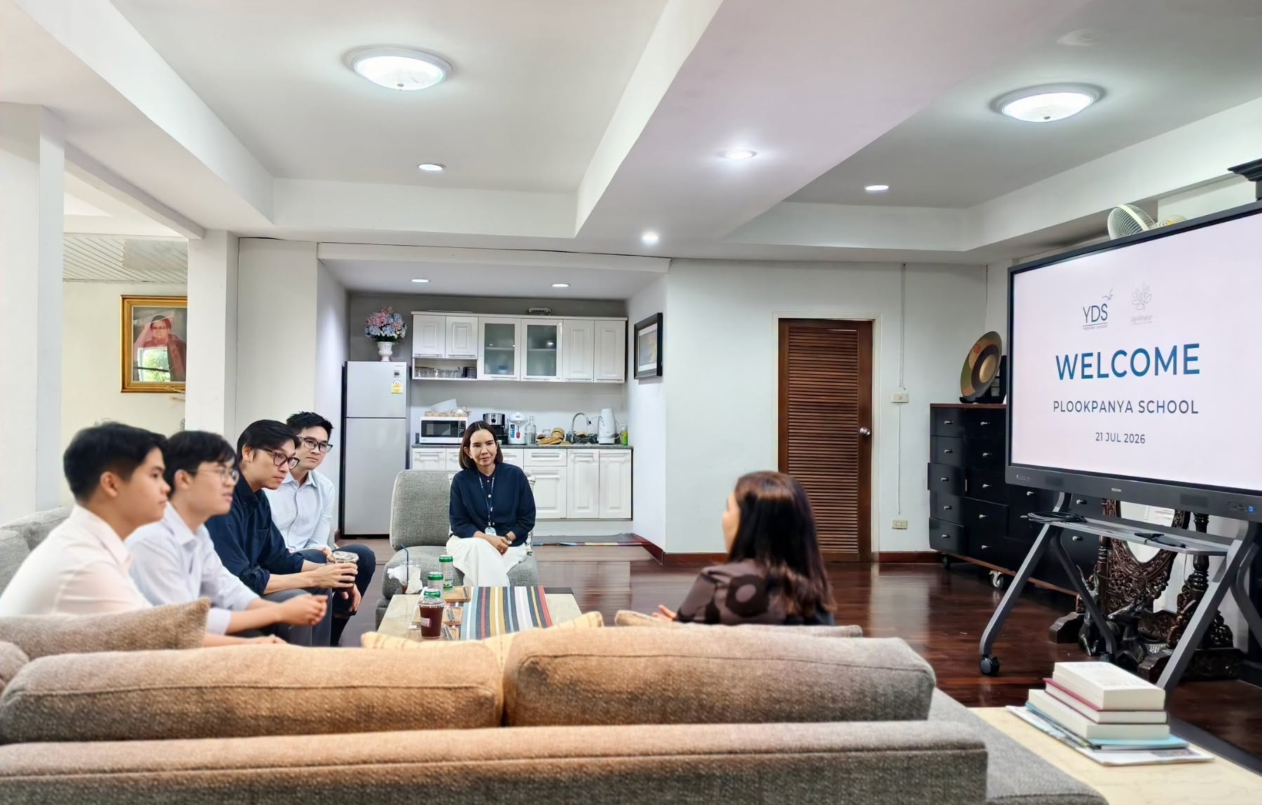 ยินดีต้อนรับโรงเรียนปลูกปัญญา จ.นครราชสีมา คณะผู้บริหาร ที่เดินทางมาเยี่ยมชมและแลกเปลี่ยนเรียนรู้แนวทางการบริหารจัดการโรงเรียน การศึกษาดูงานในครั้งนี้มุ่งเน้นการแลกเปลี่ยนประสบการณ์ด้าน การบริหารและออกแบบหลักสูตร การจัดสภาพแวดล้อมเพื่อส่งเสริมการเรียนรู้ การพัฒนาพื้นที่และกิจกรรมให้เหมาะสมกับธรรมชาติและศักยภาพของผู้เรียน โรงเรียนยินดีวิทย์รู้สึกยินดีอย่างยิ่งที่ได้ร่วมแบ่งปันแนวคิด ประสบการณ์ และแนวทางการจัดการศึกษา พร้อมทั้งได้เรียนรู้มุมมองใหม่ๆ จากคณะผู้มาเยือน ขอขอบพระคุณคณะผู้บริหารและทีมผู้จัดการโรงเรียนปลูกปัญญาที่ให้เกียรติมาเยี่ยมชม และร่วมสร้างเครือข่ายแห่งการเรียนรู้เพื่อพัฒนาคุณภาพการศึกษาไปด้วยกัน ยกระดับการศึกษาไทยโรงเรียนยินดีวิทย์ ร่วมแลกเปลี่ยนโมเดลบริหารจัดการโรงเรียนกับ "โรงเรียนปลูกปัญญา"