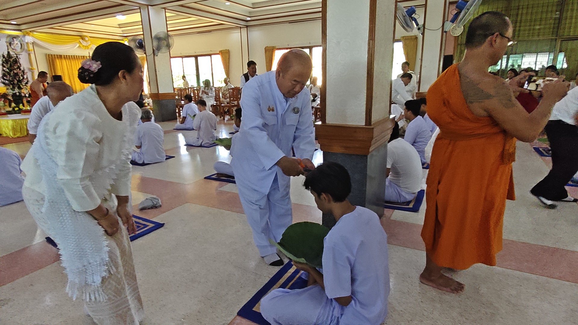 ที่ศูนย์อบรมจริยธรรมเยาวชนวัดชัยมงคล ตำบลปากน้ำ อำเภอเมือง จังหวัดสมุทรปราการ ซินแสธีรพัตฌ์ เตชไชยพัตน์ (อาจารย์ใหญ่) ประธานและผู้ก่อตั้งศาลเจ้านาจาซาไท้จื้อ ปากน้ำ ได้เป็น ประธานและเจ้าภาพงานบวชเฉลิมพระเกียรติ ฝ่ายฆราวาส ในพิธีอุปสมบทหมู่ เฉลิมพระเกียรติถวายเป็นพระราชกุศลแด่พระบาทสมเด็จพระเจ้าอยู่หัว เนื่องในโอกาสเฉลิมพระชนมพรรษา 74 พรรษา 28 กรกฎาคม 2569 เฉลิมพระชนมพรรษารัชกาลที่10 พร้อมด้วยนายเอกนรินทร์ กลัดแก้ว  / นายพลไพศาล เลิศกวินโชค รองประธานฯ และได้ร่วมในงานอุปสมบทเฉลิมพระเกียรติ โดยมีพุทธศาสนิกชน ร่วมเข้าโครงการบวชในครังนี้ จำนวน 84 รูป โดยมีพระมหาบุญสม อาจินปุญโญ หัวหน้าพระวิทยากรศูนย์อบรมจริยธรรมเยาวชนวัดชัยมงคล เป็นประธานดำเนินการ รวมทั้ง ดร.วิชัย จันทร์จำรูญ ประธานสภาวัฒนธรรมจังหวัดสมุทรปราการ และญาติพี่น้องของผู้ที่เข้าพิธีอุปสมบท มาร่วมพิธีด้วยความปลาบปลื้มใจ ภายในงานได้ มีพิธีปลงผม พิธีแห่นาคไปยังศาลเจ้าพ่อหลักเมือง เพื่อไปขอขมากรรมแด่สิ่งศักดิ์สิทธิ์ และมีพิธีทำขวัญนาคที่วัดชัยมงคล 	และในวันรุ่งขึ้นซินแสธีรพัตฌ์ เตชไชยพัตน์ (อาจารย์ใหญ่) ก็ได้เป็นประธานและเจ้าภาพถวายผ้าไตรในพิธีอุปสมบทหมู่จำนวน 84 รูป เพื่อถวายเป็นพระราชกุศลแด่พระบาทสมเด็จพระเจ้าอยู่หัว เนื่องในโอกาสเฉลิมพระชนมพรรษา 74 พรรษา โครงการดังกล่าวทำให้ประชาชนได้มีโอกาส ร่วมแสดงความจงรักภักดีและถวายพระราชกุศล รวมถึงได้ศึกษาเรียนรู้หลักธรรมในพระพุทธศาสนา และสามารถนำมาปรับใช้เป็นหลักในการประพฤติปฏิบัติในชีวิตประจำวัน อันจะนำไปสู่การอยู่ในสังคมร่วมกัน อย่างสันติสุขต่อไป