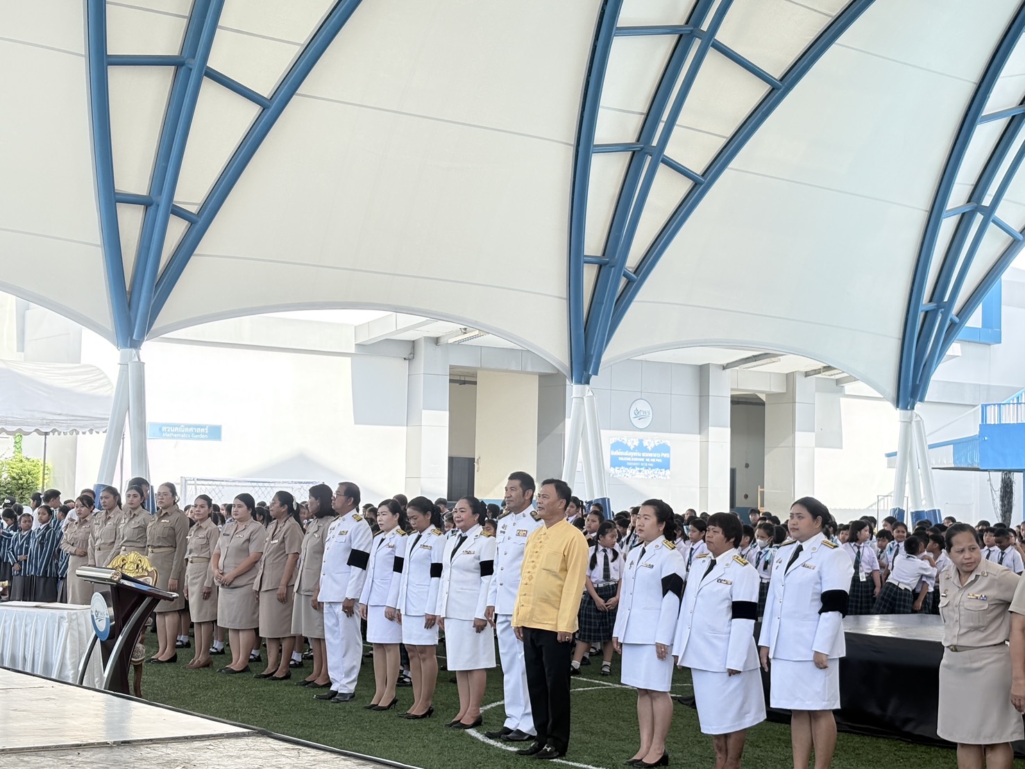 โรงเรียนแพรกษาวิเทศศึกษา จัดกิจกรรมเฉลิมพระเกียรติ เนื่องในโอกาสวันเฉลิมพระชนมพรรษา พระบาทสมเด็จพระวชิรเกล้าเจ้าอยู่หัว ประจำปีพุทธศักราช 2569 เพื่อแสดงความจงรักภักดีและสำนึกในพระมหากรุณาธิคุณ ได้รับเกียรติจากดร.ยงยุทธ สุวรรณบุตรสมาชิกสภาผู้แทนราษฎร จังหวัดสมุทรปราการ เขต 2 (สมัยที่ 25) และที่ปรึกษากิตติมศักดิ์นายกเทศมนตรีตำบลแพรกษานายวุฒิชัย วันทมาตย์ที่ปรึกษาอิสระด้านการศึกษา โรงเรียนแพรกษาวิเทศศึกษาพร้อมด้วยนางอัจฉรา สมบัติกำไรรักษาราชการแทนผู้อำนวยการสถานศึกษา โรงเรียนแพรกษาวิเทศศึกษา คณะครู บุคลากรทางการศึกษา และนักเรียน ร่วมประกอบพิธีถวายเครื่องราชสักการะ วางพานพุ่ม ถวายพระพรชัยมงคล และกิจกรรมจิตอาสาบำเพ็ญประโยชน์ เพื่อถวายเป็นพระราชกุศล และแสดงออกถึงความจงรักภักดี พร้อมทั้งปลูกฝังจิตสำนึกด้านการเสียสละและการทำประโยชน์เพื่อส่วนรวม