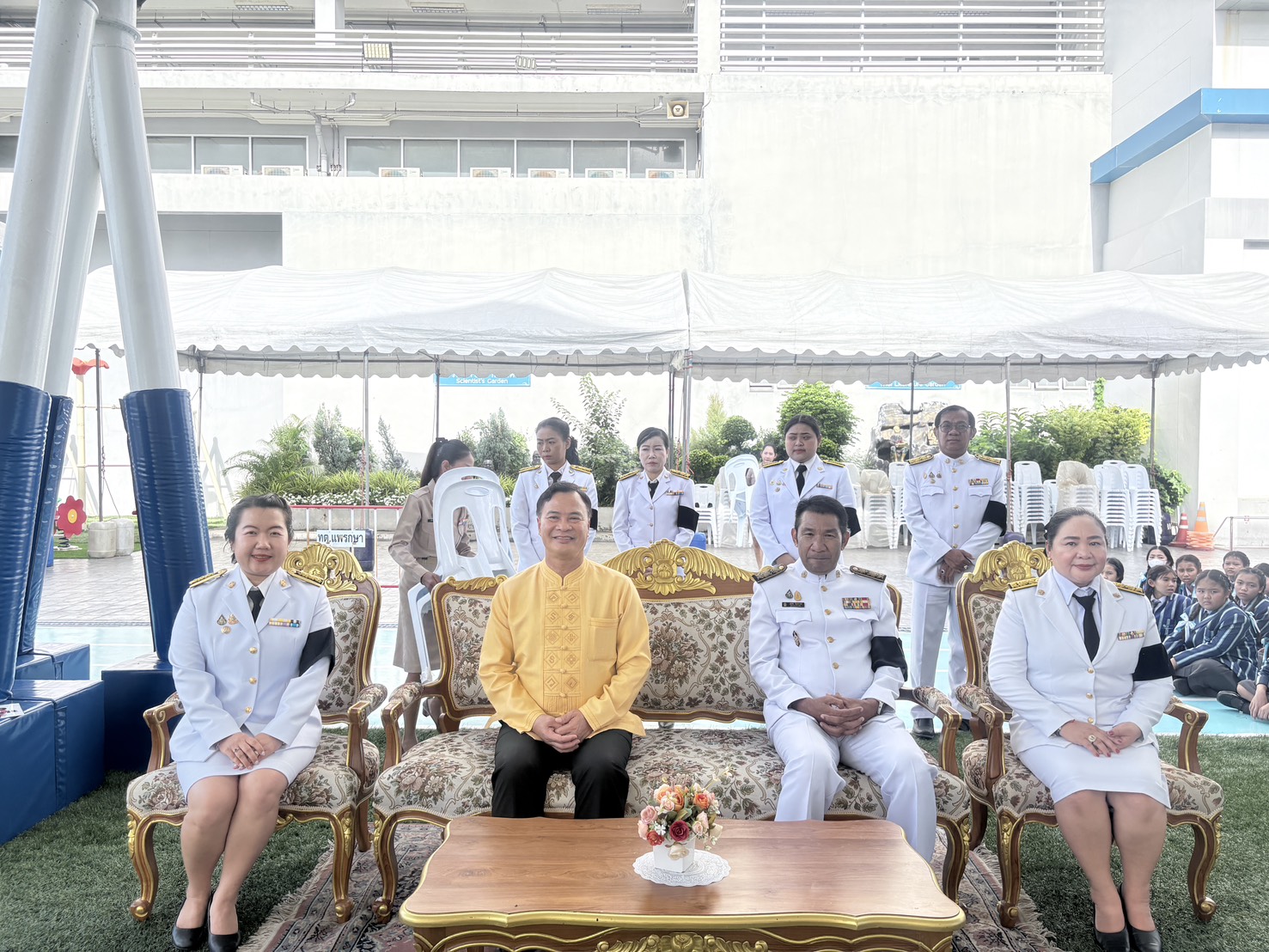 โรงเรียนแพรกษาวิเทศศึกษา จัดกิจกรรมเฉลิมพระเกียรติ เนื่องในโอกาสวันเฉลิมพระชนมพรรษา พระบาทสมเด็จพระวชิรเกล้าเจ้าอยู่หัว ประจำปีพุทธศักราช 2569 เพื่อแสดงความจงรักภักดีและสำนึกในพระมหากรุณาธิคุณ ได้รับเกียรติจากดร.ยงยุทธ สุวรรณบุตรสมาชิกสภาผู้แทนราษฎร จังหวัดสมุทรปราการ เขต 2 (สมัยที่ 25) และที่ปรึกษากิตติมศักดิ์นายกเทศมนตรีตำบลแพรกษานายวุฒิชัย วันทมาตย์ที่ปรึกษาอิสระด้านการศึกษา โรงเรียนแพรกษาวิเทศศึกษาพร้อมด้วยนางอัจฉรา สมบัติกำไรรักษาราชการแทนผู้อำนวยการสถานศึกษา โรงเรียนแพรกษาวิเทศศึกษา คณะครู บุคลากรทางการศึกษา และนักเรียน ร่วมประกอบพิธีถวายเครื่องราชสักการะ วางพานพุ่ม ถวายพระพรชัยมงคล และกิจกรรมจิตอาสาบำเพ็ญประโยชน์ เพื่อถวายเป็นพระราชกุศล และแสดงออกถึงความจงรักภักดี พร้อมทั้งปลูกฝังจิตสำนึกด้านการเสียสละและการทำประโยชน์เพื่อส่วนรวม