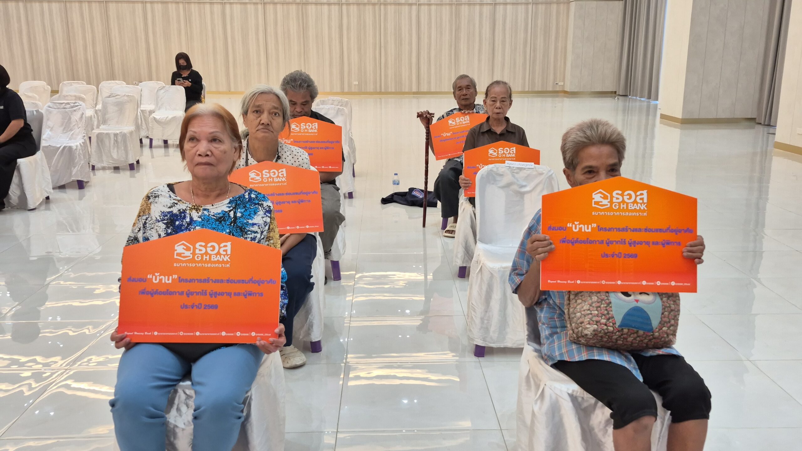 อบต.ในคลองบางปลากดร่วมกับธนาคารอาคารสงเคราะห์ส่งมอบที่อยู่อาศัย โครงการสร้างและซ่อมแซมที่อยู่อาศัย เพื่อผู้ด้อยโอกาส ผู้ยากไร้ ผู้สูงอายุและผู้พิการ