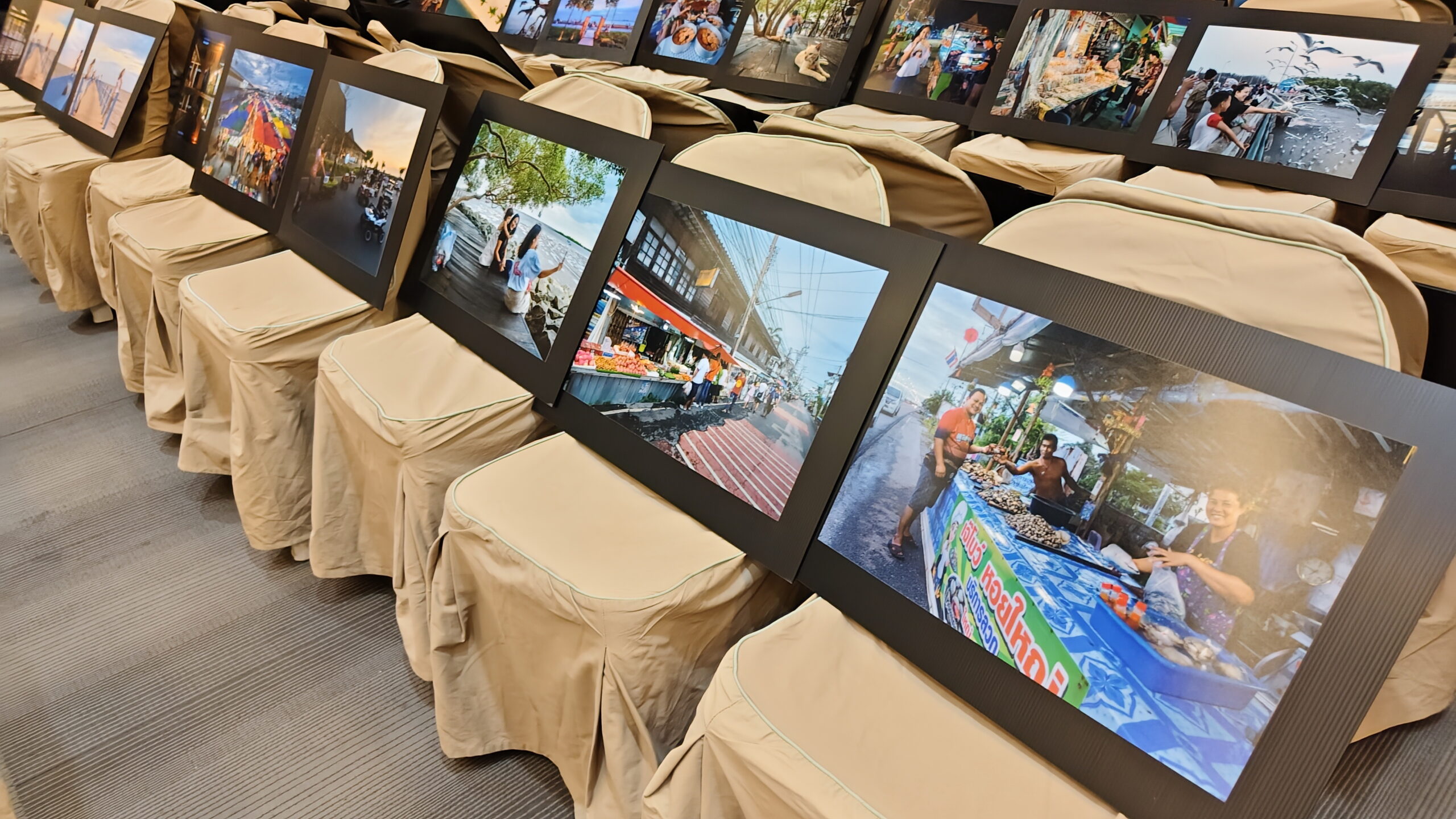 สำนักงานเทศบาลตำบลบางปู่ อำเภอเมือง จังหวัดสมุพรปราการ นายธีรพล ชุนเจริญ นายกเทศมนตรีตำบลบางปู เป็นประธานกล่าวเปิดโครงการประกวดภาพถ่ายด้านการท่องเที่ยว ประจำปี 2569 ภายใต้หัวข้อ "เที่ยวให้ฟิน กินให้ฉ่ำ ณ บางปู" โดยมี นางสาวปารณีย์ นาคคำ ปลัดเทศบาลตำบลบางปู ในนามผู้ดำเนินโครงการ กล่าวรายงานถึงวัตถุประสงค์ของการจัดโครงการ พร้อมด้วยคณะผู้บริหาร ที่ปรึกษานายก เลขานุการนายก ที่ปรึกษาภาคประชาชน สมาชิกสภาเทศบาล หัวหน้าส่วนราชการ เจ้าหน้าที่สำนักงานปลัด เทศบาลตำบลบางปู กลุ่มพัฒนาสตรีตำบลบางปู กลุ่มบางปูยั่งยืน และคณะกรรมการตัดสินประกวดภาพถ่าย เข้าร่วมโครงการ สำหรับ โครงการประกวดภาพถ่ายด้านการท่องเที่ยว ภายใต้หัวข้อ "เที่ยวให้ฟิน กินให้ฉ่ำ ณ บางปู" ในครั้งนี้ มีวัตถุประสงค์เพื่อส่งเสริมและประชาสัมพันธ์แหล่งท่องเที่ยวในพื้นที่ให้เป็นที่รู้จักอย่างกว้างขวาง โดยการเดินทางท่องเที่ยว ลิ้มรสชาติอาหารอร่อยผ่านเลนส์กล้อง อีกทั้งยังช่วยสร้างปฏิสัมพันธ์ที่ดีระหว่างชุมชนกับนักท่องเที่ยวเปิดโอกาสให้เยาวชนและประชาชนผู้มีใจรักการถ่ายภาพได้แสดงความสามารถและสร้างสรรค์ผลงานตลอดจนกระตุ้นการท่องเที่ยวและเศรษฐกิจท้องถิ่น อันนำไปสู่การสร้างรายได้ให้แก่ประชาชนและผู้ประกอบการในเขตเทศบาลตำบลบางปู อย่างยั่งยืน