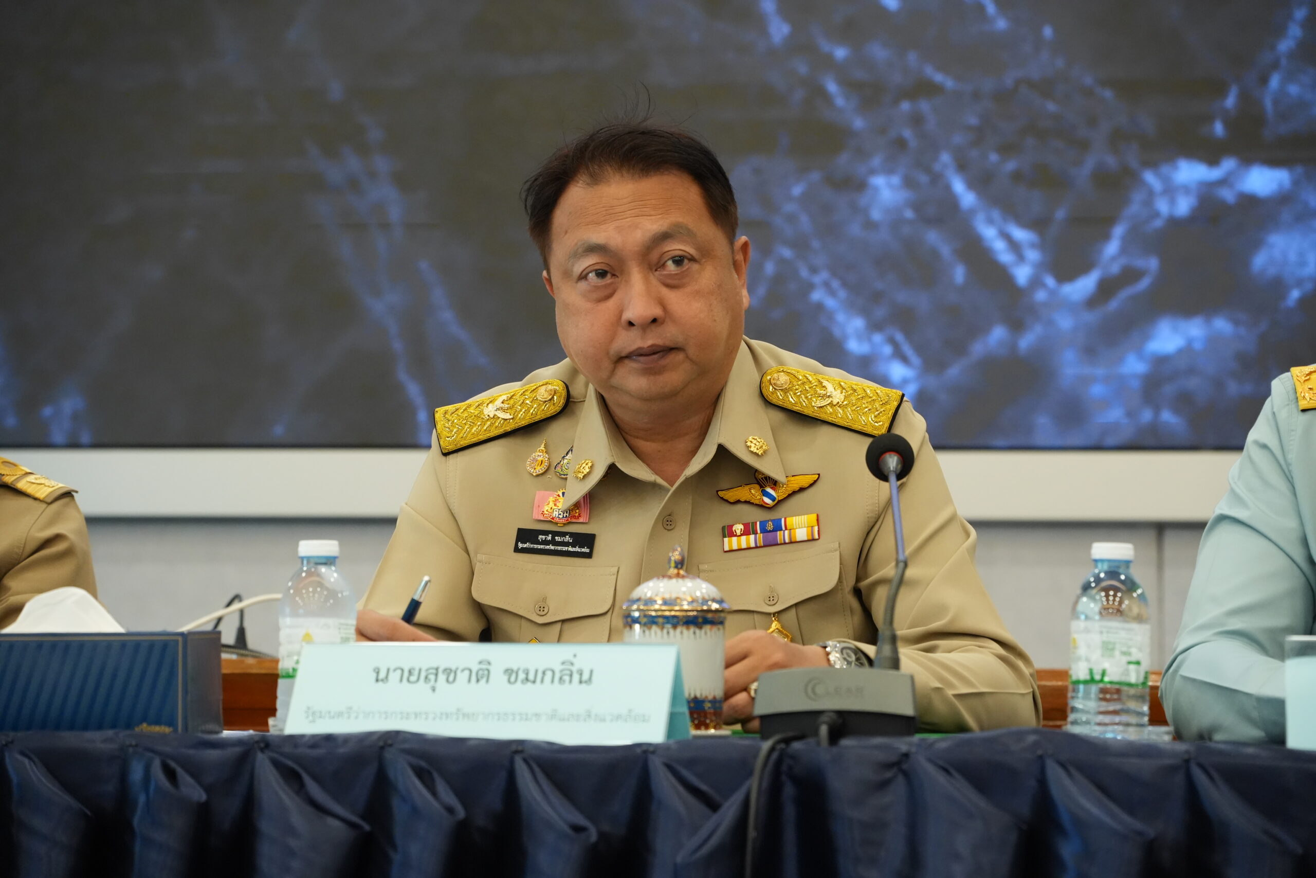 “รมว.สุชาติ” ผนึกกำลัง ศุลกากร–DSI–คพ.– กรมโรงงานฯ ลุยตรวจขยะอิเล็กทรอนิกส์แหลมฉบัง