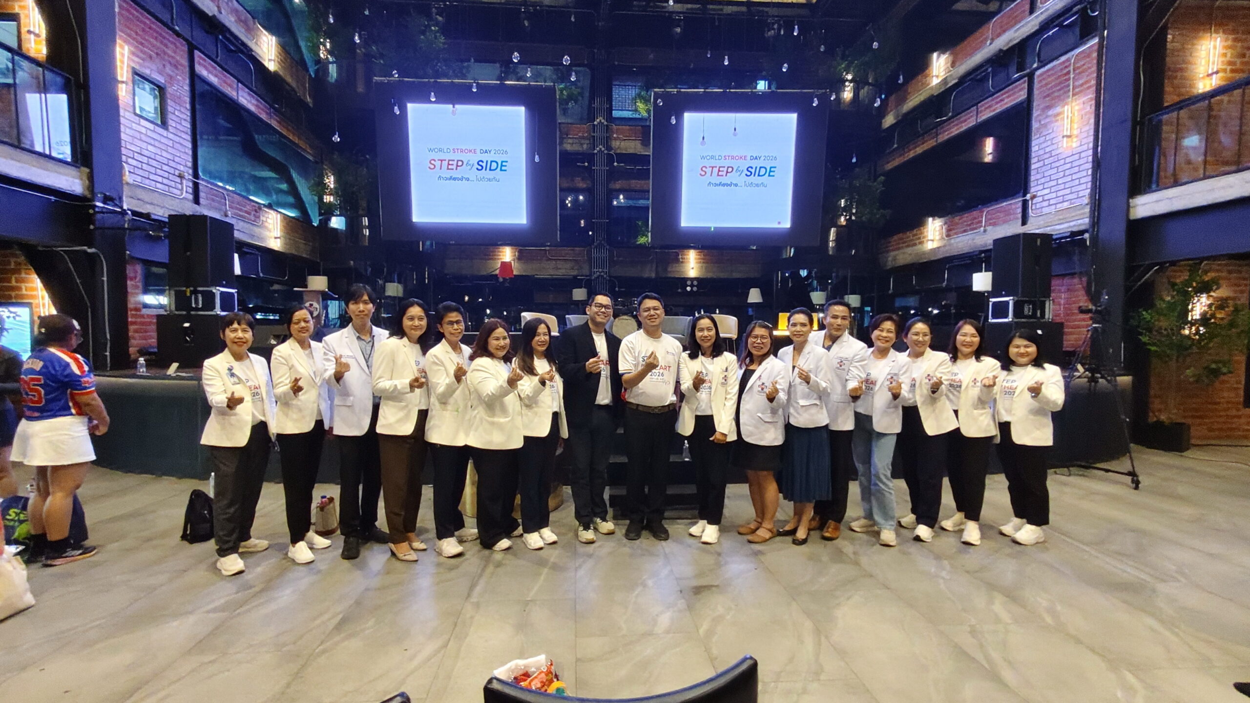 ภายในงานยังมีเวทีเสวนาทางการแพทย์ "EVERY SECOND MATTERS - ทุกวินาที่มีความหมาย" โดยทีมแพทย์ผู้เชี่ยวชาญ ประกอบไปด้วย พญ. ปณิตตา ภมรบุตร แพทย์สาขาประสาทวิทยา พญ. เนตรนภา หอมมณี แพทย์สาขาอายุรศาสตร์ และประสาทวิทยา นพ. ธรรถพล วงศ์คำ แพทย์สาขาประสาทศัลยศาสตร์ อนุสาขารังสีร่วมรักษาระบบประสาท เพื่อสื่อสารความรู้เรื่องโรคหลอดเลือดสมอง การสังเกตอาการผิดปกติ การลดความเสี่ยงและความสำคัญของการเข้าถึงการรักษาอย่างรวดเร็ว 