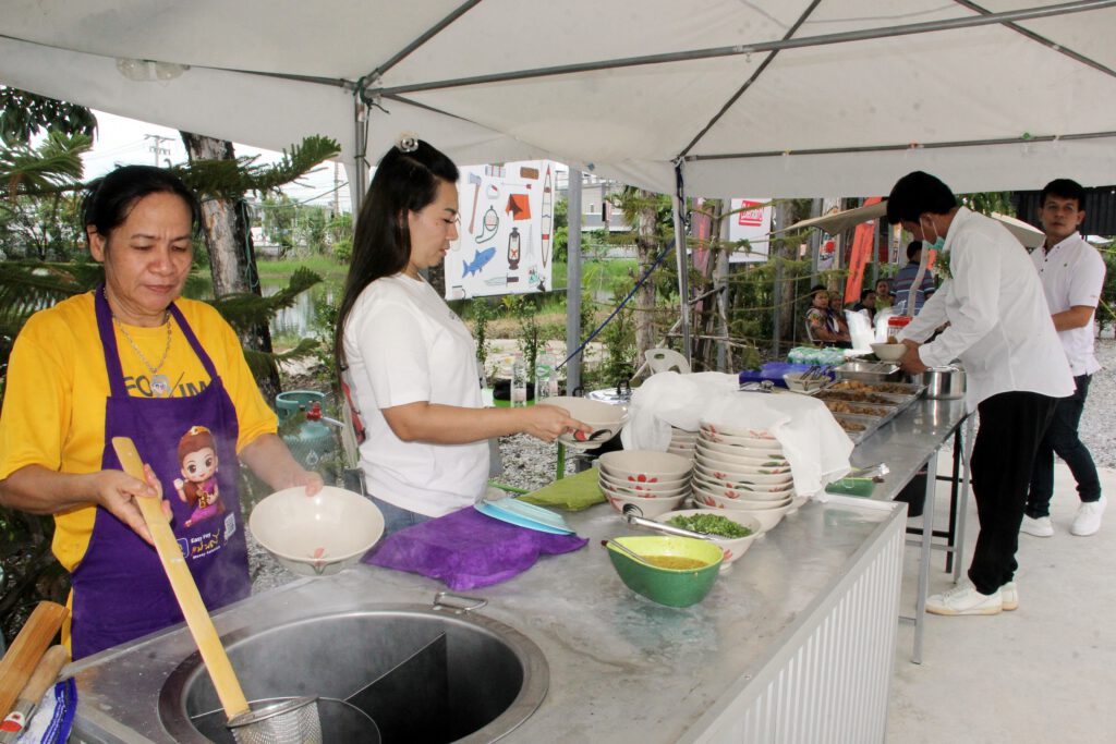 ก๋วยเตี๋ยวไก่ บุฟเฟ่ต์ อิ่มไม่อั้น 69 บาท