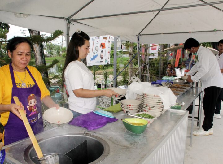 ก๋วยเตี๋ยวไก่ บุฟเฟ่ต์ อิ่มไม่อั้น 69 บาท