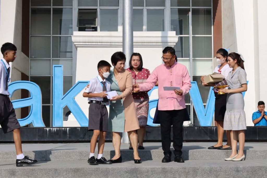 ดร.ยงยุทธ สุวรรณบุตร อดีตส.ส.สมุทรปราการมอบทุนกองทุนพัฒนากีฬาฟุตบอล