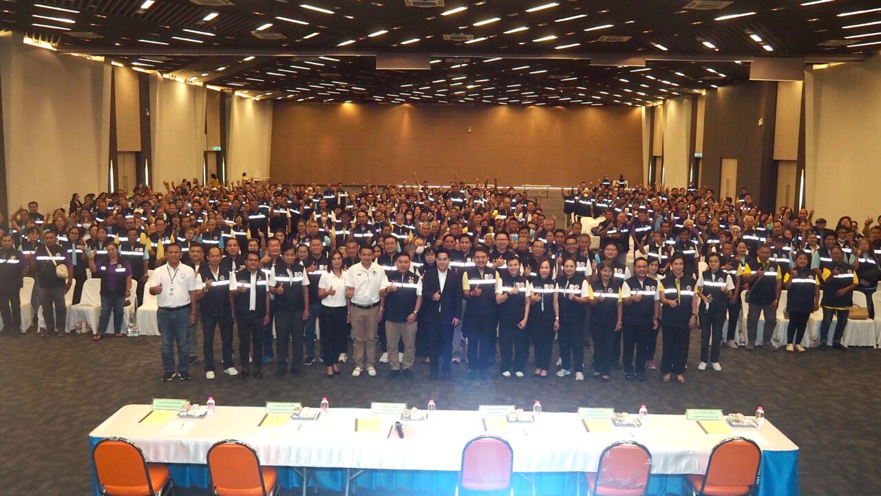 ท.ต.บางปูจัดประชุมคณะกรรมการชุมชน เชิญหมอช้าง หมอดูชื่อดัง มา บรรยายพิเศษ