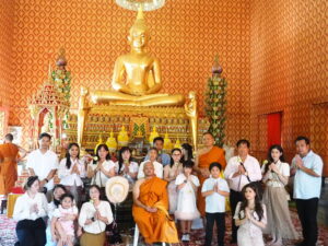 รองผู้บัญชาการนครบาล ร่วมพิธีปรงผมนาคบวชลูกชายที่ตั้งใจศึกษาพระธรรมทางพุทธศาสนา ที่ร้านอาหารครัวบุญเลิศ ต.บางปู อ.เมือง สมุทรปราการ นายมานพ ตาดต่าย (บิดา) พร้อมด้วย นางกาญจนา เรืองศักดิ์ (มารดา) จัดพิธีอุปสมบทนายนพดล ตาดต่าย หรือนาคมอส บุตรชายที่ได้กราบลาขอบรรพชาอุปสมบทบวชศึกษาพระธรรม ณ วัดโสธรนิมิต สมุทรปราการ โดยมี พล.ต.ต.พัลลภ แอร่มหล้า รอง.ผบช.น ให้เกียรติเดินทางมาเป็นประธานฝ่ายฆราวาส โกนผมให้นายนพดล ตาดต่าย (นาคมอส) นอกจากนี้ ทางครอบครัวตาดต่ายยังได้รับความเมตตาจากท่าน พระครูโกศลพัฒนากร เจ้าอาวาสวัดโสธรนิมิต เป็นประธานฝ่ายสงฆ์ เทศพระธรรมสอนนาคแก่นาคนพดล ตาดต่าย อีกทั้ง ยังได้รับความเมตตาจาก หลวงพ่อวิทูรย์ อาจารย์สุโภ (ภูตะมี) จากสถานปฎิบัติธรรมสวนป่าทิพมงคลแสงธรรม อ.สวนผึ้ง จ.ราชบุรี ที่ได้เดินทางมาจากต่างประเทศมาร่วมประกอบพิธีขอขมากรรมให้แก่นาคครอบครัวตาดต่าย ภายในพิธีมีนักธุรกิจ ข้าราชการตำรวจ และญาติสนิทตลอดจนเพื่อนนาคร่วมในพิธีโกนผมนาคเป็นจำนวนมาก โดยเช้าวันที่ 21 มิถุนายน 2568 เวลา 07.00 น.ได้มีการแห่นาคมอส หรือ นายนพดล ตาดต่าย รอบโบสถ์วัดโสธรนิมิตเพื่อเข้าพิธีบรรพชาอุปสมบทเป็นพระภิกษุสงฆ์โดยมีพระครูภาวนาสมณคุณ (พิทักษ์ ป.ธ.๖). เจ้าอาวาสวัดชัยมงคล อ.เมืองสมุทรปราการ เจ้าคณะตำบลท้ายบ้าน เป็นพระอุปัชฌาย์ และได้มีพิธีถวายภัตตาหารเพลที่ร้านอาหาร ครัวบุญเลิศ โดยมีญาติพี่น้องและแขกผู้ทรงเกียรติเข้าร่วมอนุโมทนาบุญกันจำนวนมาก โดยมีนักร้องลูกทุ่ง เสรี รุ่งสว่าง และตั๊กแตน ชลดา มาร่วมงานบวชและร่วมขับร้องเพลงในงานเลี้ยงด้วย โดยพระมอส หรือ พระนพดล ตาดต่าย ได้ฉายาว่า "สิริวฑฺฒโก" หมายถึง ผู้เจริญด้วยสิริ หรือ ผู้มีความเจริญด้วยสิริมงคล. ซึ่งพระนพดล ตั้งใจว่าการอุปสมบทในครั้งนี้เพื่อตั้งใจศึกษาพระธรรม ให้ถึงแก่นแท้ทางพุทธศาสนาต่อไป