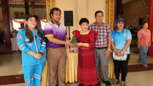 ครอบครัวพาณิชย์พิศาล ร่วมกับชมรมโฮปฯ จัดกิจกรรมเนื่องในวันคล้ายวันเกิด คุณแม่ธัญยธรณ์ ฯ แจกข้าวสารอาหารแห้ง จำนวน 1,000 ชุด ให้กับประชาชนผู้ยากไร้ และผู้พิการ