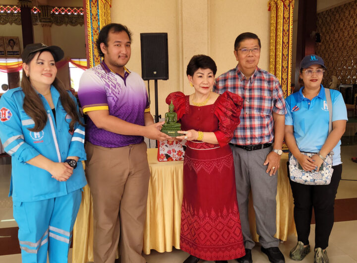 ครอบครัวพาณิชย์พิศาล ร่วมกับชมรมโฮปฯ จัดกิจกรรมเนื่องในวันคล้ายวันเกิด คุณแม่ธัญยธรณ์ ฯ แจกข้าวสารอาหารแห้ง จำนวน 1,000 ชุด ให้กับประชาชนผู้ยากไร้ และผู้พิการ