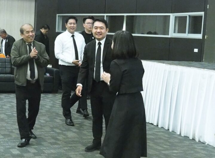 เทศบาลตำบลบางปู จัดโครงการอบรมกฎหมายเบื้องต้น ที่อาคารศูนย์ประชุม sea complax สำนักงานเทศบาลศบาลตำบลบางปู อำเภอเมืองฯ จังหวัดสมุทรปราการ จัดโครงการอบรมกฎหมายเบื้องต้น โดยมีนายธีรพล ชุนเจริญ นายกเทศมนตรีตำบลบางปู เป็นประธานเปิดโครงการ โดยมีนางสาวปารณีย์ นาคคำ ปลัดเทศบาลตำบลบางปู กล่าวรายงาน โดยได้รับเกียรติจากอาจารย์ปรเมศวร์ อินทร์ชุมนุม อัยการอาวุโส สำนักงานการสอบสวน สำนักงานอัยการสูงสุด มาเป็นวิทยากรให้ความรู้ในวันนี้ มีคณะผู้บริหาร หัวหน้าส่วนราชการ สมาชิกสภาเทศบาล รวมทั้งเจ้าหน้าที่ และประชาชนที่อยู่ในเขตเทศบาลตำบลบางปู เข้าร่วมโครงการ จำนวน 500 คน เทศบาลตำบลบางปู จึงได้จัดโครงการอบรมกฎหมายเบื้องต้น เพื่อเผยแพร่ความรู้ทางกฎหมายให้แก่เจ้าหน้าที่และประชาชน ได้มีความรู้ ความเข้าใจในหลักกฎหมายส่งเสริมประชาธิปไตย ความเสมอภาค และสิทธิเสรีภาพของประชาชน หลักกฎหมายอาญา หลักกฎหมายแพ่ง หลักกฎหมายเกี่ยวกับการป้องกันการทุจริต และประพฤติมิชอบในหน้าที่ราชการ และการไก่เกลี่ยข้อพิพาทได้อย่างถูกต้อง ซึ่งการจัดโครงการฝึกอบรมกฎหมายเบื้องต้นของเทศบาลดำบลบางปู ในครั้งนี้ ได้รับเกียรติจากท่านอาจารย์ปรเมศวร์ อินทรชุมนุม อัยการอาวุโส สำนักงานการสอบสวน สำนักงานอัยการสูงสุด มาเป็นวิทยากรบรรยายให้ความรู้ แก่ผู้เข้ารับการอบรม โดยได้ใช้งบประมาณ จากเทศบาลตำบลบางปู