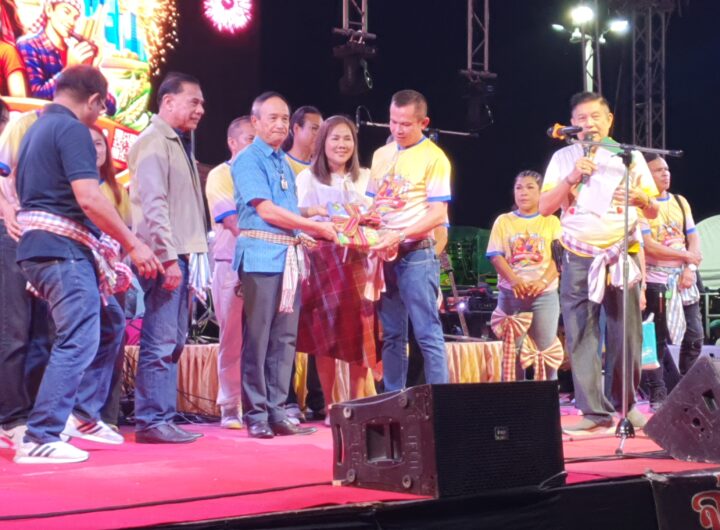 ชมรมคนอีสานบางแก้วจัดงานเพื่อความสามัคคีอย่างยิ่งใหญ่คนร่วมงานเพียบ