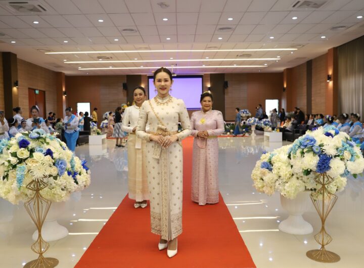 คณะกรรมการพัฒนาสตรีจังหวัดสมุทรปราการ--จัดกิจกรรมเดินแบบชุดไทยพระราชนิยม สืบสานพระราชปณิธาน สมเด็จพระนางเจ้าสิริกิติ์ พระบรมราชินีนาถ พระบรมราชนนีพันปีหลวง