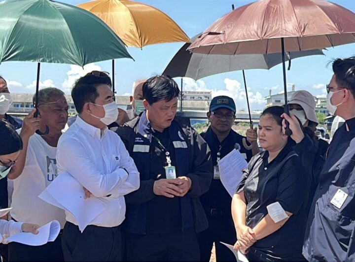 นายศุภมิตร ชิณศรี ผู้ว่าราชการจังหวัดสมทรปราการ เป็นประธานการประชุมติดตามการแก้ไขปัญหามลพิษทางอากาศจากสถานประกอบกิจการในพื้นที่ตำบลท้ายบ้าน ซึ่งร้องเรียนผ่านศูนย์ดำรงค์ธรรมจังหวัดสมุทรปราการ ณ ห้องประชุมศาลากลางจังหวัดสมุทรปราการ โดยมี นายณธกร จิตรอรุณฑ์ หัวหน้าสำนักงานจังหวัดสมุทรปราการ นางสาวดวงมณี สิทธิสัตย์ ผอ.ศูนย์ดำรงธรรมจังหวัดสมุทรปราการ นายธัญญารัตน์ พรหมสุทธิ์ อุตสาหกรรมจังหวัดสมุทรปราการ นางสาวพนิดา มงคลสวัสดิ์ ส.ส.สมุทรปราการ เขต 1 และผู้แทนสำนักงานสิ่งแวดล้อมและควบคุมมลพิษที่ 13 (ชลบุรี) หน่วยงานที่เกี่ยวข้องเข้าร่วมประชุมเพื่อหาแนวทาง มาตรการดำเนินการแก้ปัญหาที่เกิดขึ้นให้เป็นรูปธรรม ในการบรรเทาผลกระทบของประชาชนในพื้นที่จากกลิ่นเหม็นรบกวน