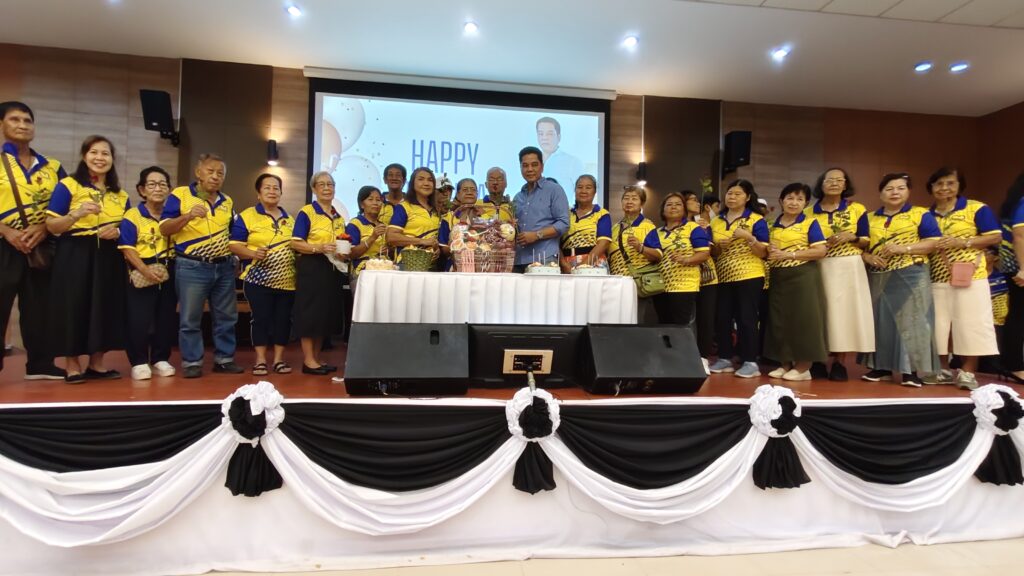 กองสวัสดิการสังคม เทศบาลเมืองแพรกษาใหม่ ร่วมกับโรงเรียนผู้สูงอายุแพรกษาใหม่ จัดงานวันคล้ายวันเกิด ให้นายอำนวย บุญริ้ว นายกเทศมนตรีเมืองแพรกษาใหม่
