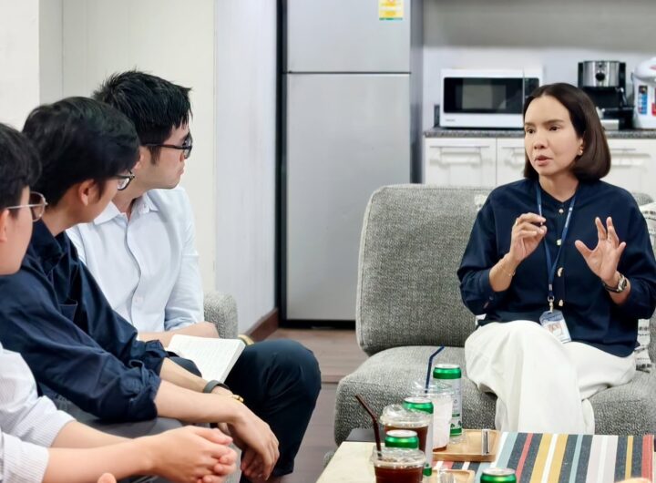 ยินดีต้อนรับโรงเรียนปลูกปัญญา จ.นครราชสีมา คณะผู้บริหาร ที่เดินทางมาเยี่ยมชมและแลกเปลี่ยนเรียนรู้แนวทางการบริหารจัดการโรงเรียน การศึกษาดูงานในครั้งนี้มุ่งเน้นการแลกเปลี่ยนประสบการณ์ด้าน การบริหารและออกแบบหลักสูตร การจัดสภาพแวดล้อมเพื่อส่งเสริมการเรียนรู้ การพัฒนาพื้นที่และกิจกรรมให้เหมาะสมกับธรรมชาติและศักยภาพของผู้เรียน โรงเรียนยินดีวิทย์รู้สึกยินดีอย่างยิ่งที่ได้ร่วมแบ่งปันแนวคิด ประสบการณ์ และแนวทางการจัดการศึกษา พร้อมทั้งได้เรียนรู้มุมมองใหม่ๆ จากคณะผู้มาเยือน ขอขอบพระคุณคณะผู้บริหารและทีมผู้จัดการโรงเรียนปลูกปัญญาที่ให้เกียรติมาเยี่ยมชม และร่วมสร้างเครือข่ายแห่งการเรียนรู้เพื่อพัฒนาคุณภาพการศึกษาไปด้วยกัน ยกระดับการศึกษาไทยโรงเรียนยินดีวิทย์ ร่วมแลกเปลี่ยนโมเดลบริหารจัดการโรงเรียนกับ "โรงเรียนปลูกปัญญา"