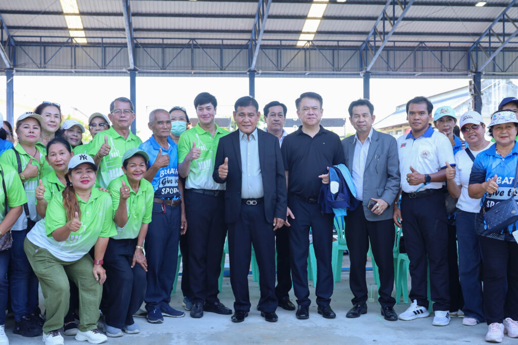 นายสุนทร ปานแสงทอง นายกองค์การบริหารส่วนจังหวัดสมุทรปราการ ให้ความสำคัญและสนับสนุนการพัฒนาด้านกีฬาอย่างเต็มที่ เพราะกีฬาไม่เพียงสร้างสุขภาพที่แข็งแรง แต่ยังช่วยพัฒนาเยาวชนให้มีวินัย ความรับผิดชอบ และใช้เวลาว่างให้เกิดประโยชน์ วันนี้จึงรู้สึกยินดีเป็นอย่างยิ่งที่ได้ร่วมเป็นประธานในพิธีเปิดโครงการแข่งขันกีฬาจังหวัดสมุทรปราการ ประจำปีงบประมาณ พ.ศ. 2569 ซึ่งจัดการแข่งขันรวมทั้งสิ้น 15 ชนิดกีฬา อาทิ ฟุตบอล ,ฟุตซอล ,บาสเกตบอล ,วอลเลย์บอล ,แบดมินตัน ,มวยไทยสมัครเล่น ,มวยสากลสมัครเล่น ,จักรยาน และอีสปอร์ต เป็นต้น .”ผมเชื่อว่าการสนับสนุนด้านกีฬา คือการทำเพื่ออนาคตของจังหวัด เพราะจะช่วยสร้างทั้งนักกีฬาที่จะสร้างชื่อต่อไป เสริมสร้างคุณภาพชีวิตที่ดี และสร้างสังคมที่เข้มแข็ง ขอเป็นกำลังใจให้นักกีฬาทุกคนแข่งขันอย่างเต็มความสามารถ มีน้ำใจนักกีฬา และนำประสบการณ์จากการแข่งขันไปพัฒนาตนเอง เพื่อก้าวสู่การเป็นกำลังสำคัญของจังหวัดสมุทรปราการในอนาคตครับ” นายสุนทร ปานแสงทอง นายกอบจ. กล่าว