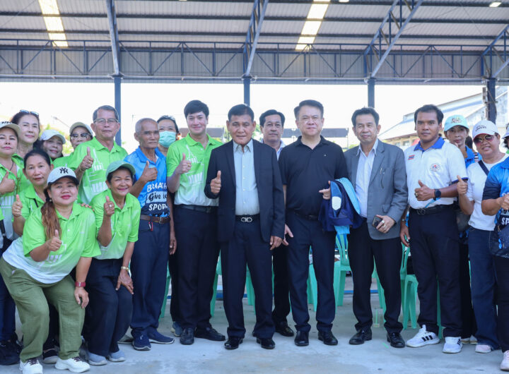 นายสุนทร ปานแสงทอง นายกองค์การบริหารส่วนจังหวัดสมุทรปราการ ให้ความสำคัญและสนับสนุนการพัฒนาด้านกีฬาอย่างเต็มที่ เพราะกีฬาไม่เพียงสร้างสุขภาพที่แข็งแรง แต่ยังช่วยพัฒนาเยาวชนให้มีวินัย ความรับผิดชอบ และใช้เวลาว่างให้เกิดประโยชน์ วันนี้จึงรู้สึกยินดีเป็นอย่างยิ่งที่ได้ร่วมเป็นประธานในพิธีเปิดโครงการแข่งขันกีฬาจังหวัดสมุทรปราการ ประจำปีงบประมาณ พ.ศ. 2569 ซึ่งจัดการแข่งขันรวมทั้งสิ้น 15 ชนิดกีฬา อาทิ ฟุตบอล ,ฟุตซอล ,บาสเกตบอล ,วอลเลย์บอล ,แบดมินตัน ,มวยไทยสมัครเล่น ,มวยสากลสมัครเล่น ,จักรยาน และอีสปอร์ต เป็นต้น .”ผมเชื่อว่าการสนับสนุนด้านกีฬา คือการทำเพื่ออนาคตของจังหวัด เพราะจะช่วยสร้างทั้งนักกีฬาที่จะสร้างชื่อต่อไป เสริมสร้างคุณภาพชีวิตที่ดี และสร้างสังคมที่เข้มแข็ง ขอเป็นกำลังใจให้นักกีฬาทุกคนแข่งขันอย่างเต็มความสามารถ มีน้ำใจนักกีฬา และนำประสบการณ์จากการแข่งขันไปพัฒนาตนเอง เพื่อก้าวสู่การเป็นกำลังสำคัญของจังหวัดสมุทรปราการในอนาคตครับ” นายสุนทร ปานแสงทอง นายกอบจ. กล่าว