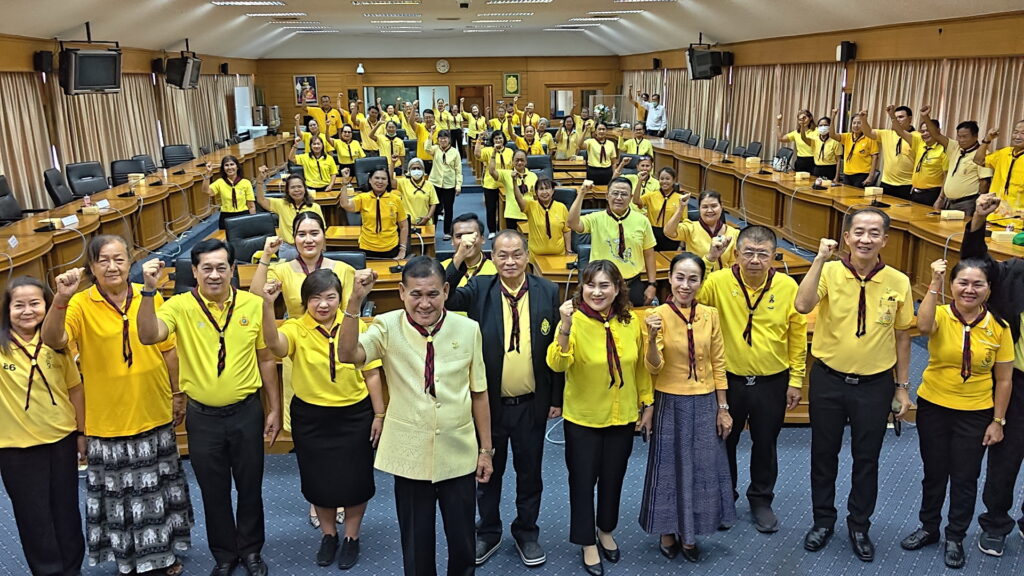 สุนทร ปานแสงทอง นายก อบจ.สมุทรปราการและ ประธานชมรมลูกเสือชาวบ้านอำเภอบางพลีได้รับเลือกเป็นประธานชมรมลูกเสือชาวบ้านจังหวัดสมุทรปราการโดยมีประธานชมรมลูกเสือชาวบ้านทั้ง 6 อำเภอเป็นผู้โหวดเลือก เมื่อเวลา 13.30 น.วันที่ 4 กันยายน 2569 ที่ห้องประชุมชั้น 4 องค์การบริหารส่วนจังหวัดสมุทรปราการได้มีการจัดประชุมเพื่อเลือกตั้งประธานชมรมลูกเสือชาวบ้านจังหวัดสมุทรปราการแทนตำแหน่งที่ว่างแทนนายชนม์สวัสดิ์ อัศวเหม วาระการดำรงตำแหน่งประจำปี 2569 – 2570 ตามระเบียบคณะกรรมการบริหารลูกเสือแห่งชาติ ว่าด้วยลูกเสือชาวบ้าน พ.ศ.2553 หมวด3 การบริหารงานลูกเสือชาวบ้าน ข้อ 20 กำหนดให้มีชมรมลูกเสือชาวบ้านจังหวัด และชมรมวิทยากรลูกเสือชาวบ้านจังหวัด ดำเนินการบริหารงานกิจการลูกเสือชาวบ้านจังหวัดให้มีความเจริญรุ่งเรืองสืบไป นายสุนทร ปานแสงทอง ประธานชมรมลูกเสือชาวบ้านจังหวัดสมุทรปราการคนใหม่ ได้กล่าวว่า ขอบคุณประธานชมรมลูกเสือแต่ละอำเภอและคณะกรรมการที่ได้เสียสละเวลามาประชุมคัดเลือกประธานชมรมลูกเสือชาวบ้านจังหวัดสมุทรปราการที่ว่างลง โดยเฉพาะลูกเสือชาวบ้าน เป็นการรวมตัวของประชาชนเพื่อเสริมสร้างความสามัคคี, ความมีระเบียบวินัย, และการบำเพ็ญประโยชน์เพื่อพัฒนาท้องถิ่น รวมถึงเป็นกำลังภาคประชาชนในการช่วยเหลือสังคม ส่งเสริมความรักชาติ และการป้องกันประเทศ โดยนำกระบวนการลูกเสือมาอบรมให้ประชาชนในท้องถิ่นได้เรียนรู้และพัฒนาต่อไป