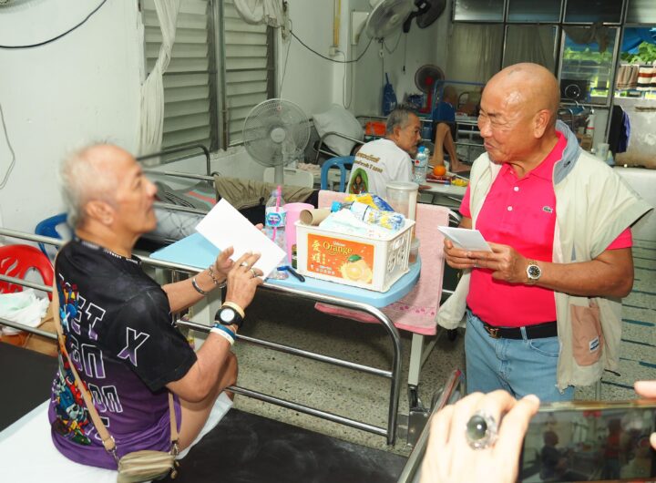 ครอบครัวจิรยาภากร นำโดยนายสุดใจ จิรยาภากร หรือ (เฮียเอี๋ยว) ประธานที่ปรึกษา กต.ตร.จังหวัดสมุทรปราการ ประธาน กต.ตร.สภ.เมืองสมุทรปราการ บูรณะ เทพื้นคอนกรีต เลี้ยงอาหารคนชรา และมอบเงินให้คนชรา รายละ 1,000 บาท ณ มูลนิธิวัยวัฒนานิวาส (บ้านพักคนชราปากน้ำ) สถานสงเคราะห์คนชรา) ตำบลท้ายบ้าน อำเภอเมือง จังหวัดสมุทรปราการ โดย ได้มาเยี่ยม -เลี้ยงอาหาร และมอบเงินให้คนชรา ครั้งนี้เป็นครั้งที่ 4 แล้ว เพราะมีความตั้งใจอยากให้คนชราได้มีพื้นที่เดินเล่นหรือออกกำลังกาย จึงนำช่างปรับพื้นที่รกร้าง ภายในมูลนิธิวัยวัฒนานิวาส เทพื้นคอนกรีตให้ ใช้เป็นลานกิจกรรมออกกำลังกาย เพื่อสุขภาพของทุกคน