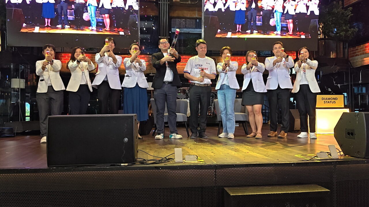 ภายในงานยังมีเวทีเสวนาทางการแพทย์ "EVERY SECOND MATTERS - ทุกวินาที่มีความหมาย" โดยทีมแพทย์ผู้เชี่ยวชาญ ประกอบไปด้วย พญ. ปณิตตา ภมรบุตร แพทย์สาขาประสาทวิทยา พญ. เนตรนภา หอมมณี แพทย์สาขาอายุรศาสตร์ และประสาทวิทยา นพ. ธรรถพล วงศ์คำ แพทย์สาขาประสาทศัลยศาสตร์ อนุสาขารังสีร่วมรักษาระบบประสาท เพื่อสื่อสารความรู้เรื่องโรคหลอดเลือดสมอง การสังเกตอาการผิดปกติ การลดความเสี่ยงและความสำคัญของการเข้าถึงการรักษาอย่างรวดเร็ว